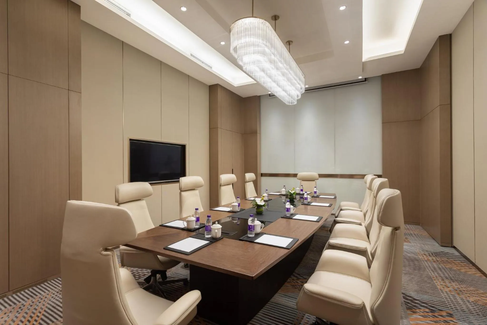 Meeting/conference room in voco Shanghai Hongqiao Hub by IHG - 20 Mins drive to Shanghai Hongqiao Int'l Airport And NECC
