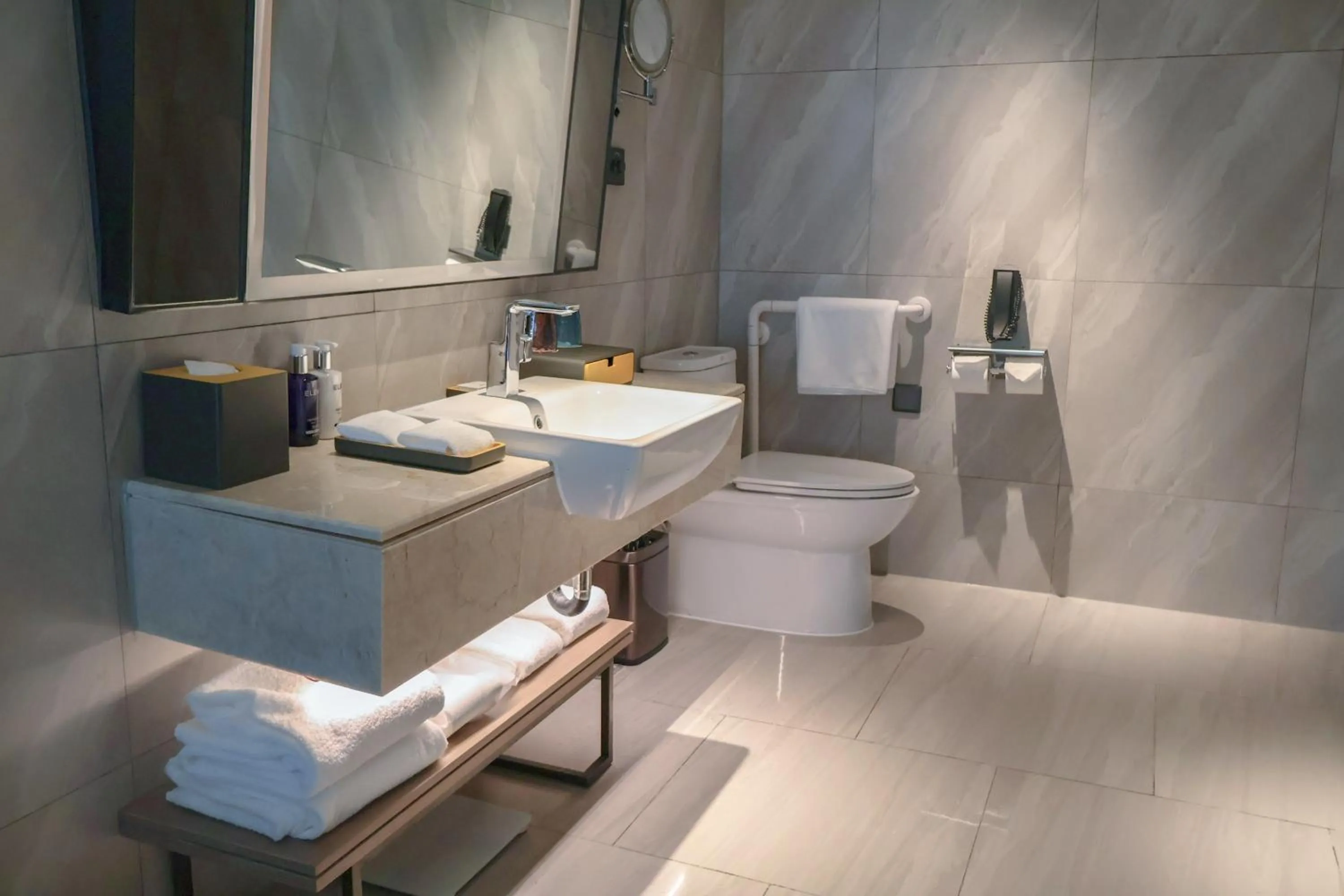 Toilet in voco Shanghai Hongqiao Hub by IHG - 20 Mins drive to Shanghai Hongqiao Int'l Airport And NECC