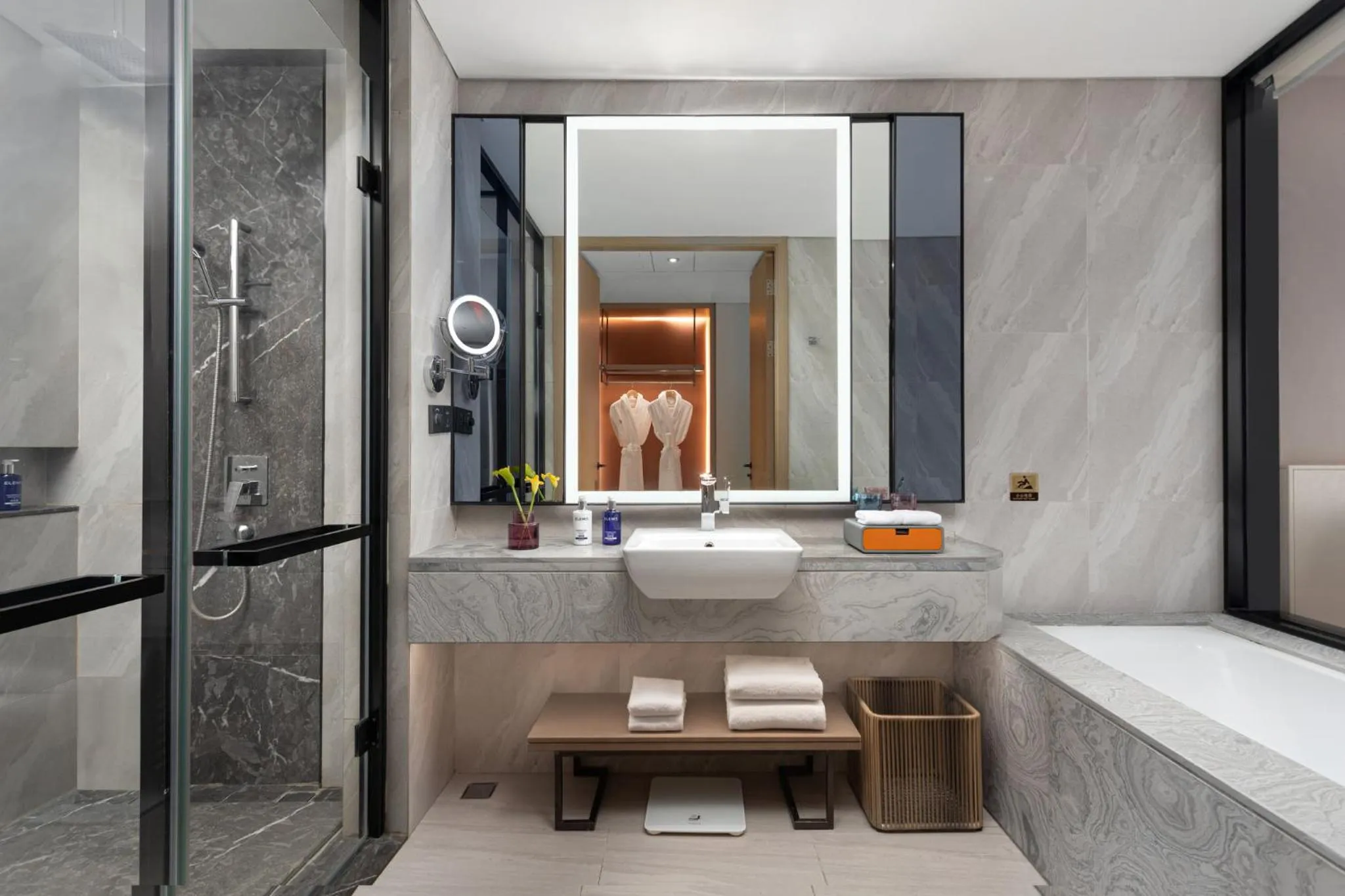 Photo of the whole room in voco Shanghai Hongqiao Hub by IHG