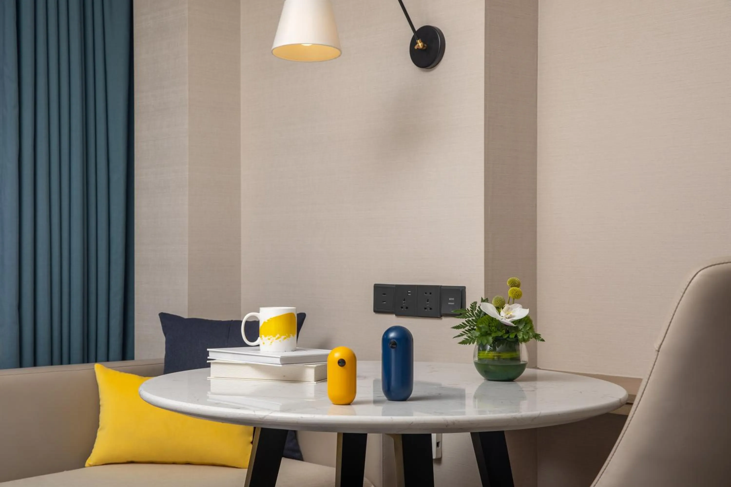 Seating area in voco Shanghai Hongqiao Hub by IHG - 20 Mins drive to Shanghai Hongqiao Int'l Airport And NECC