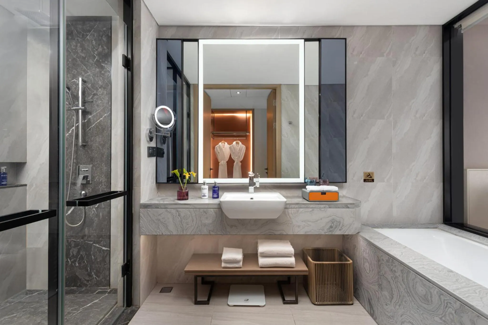 Photo of the whole room, Bed in voco Shanghai Hongqiao Hub by IHG