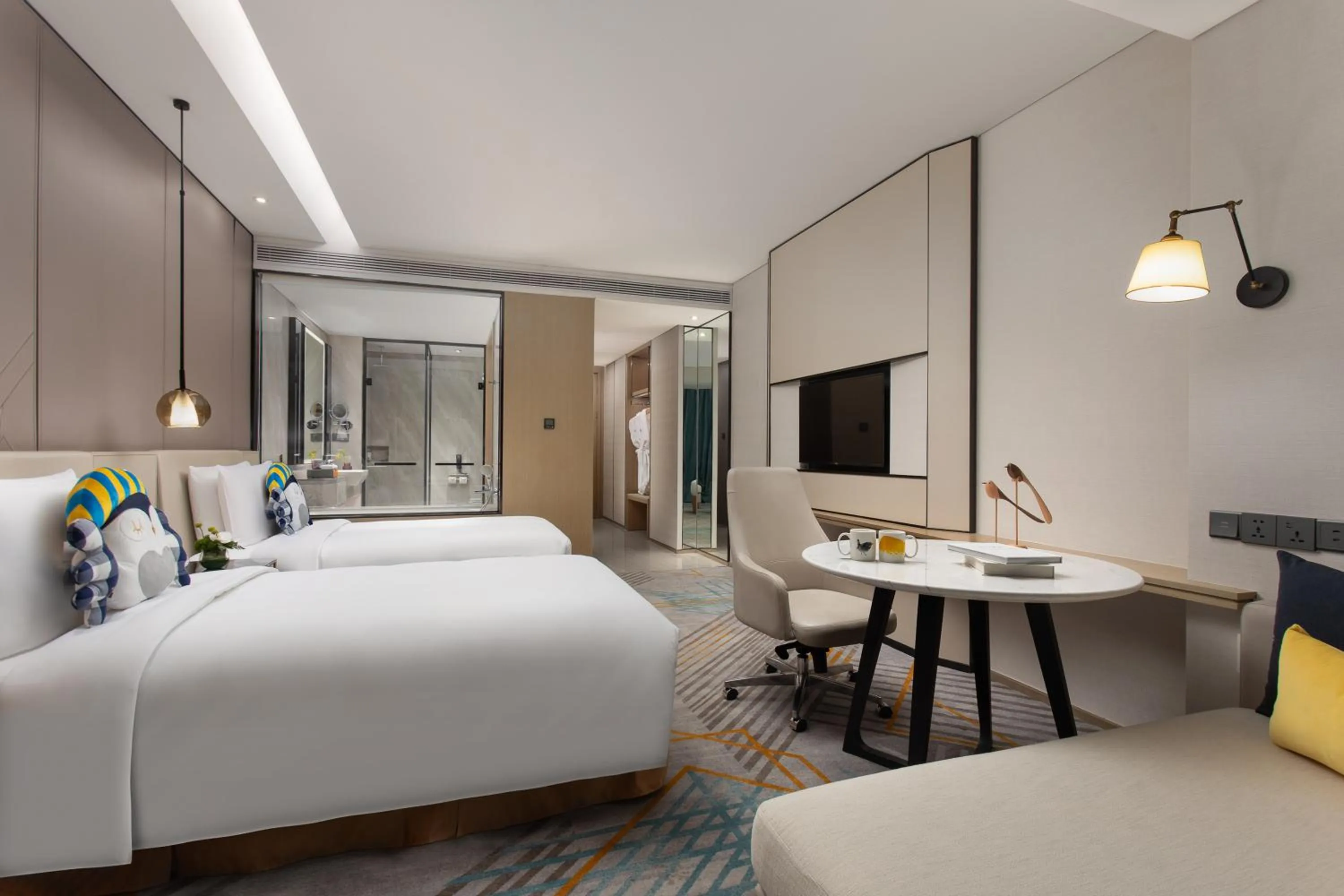 Bed in voco Shanghai Hongqiao Hub by IHG - 20 Mins drive to Shanghai Hongqiao Int'l Airport And NECC