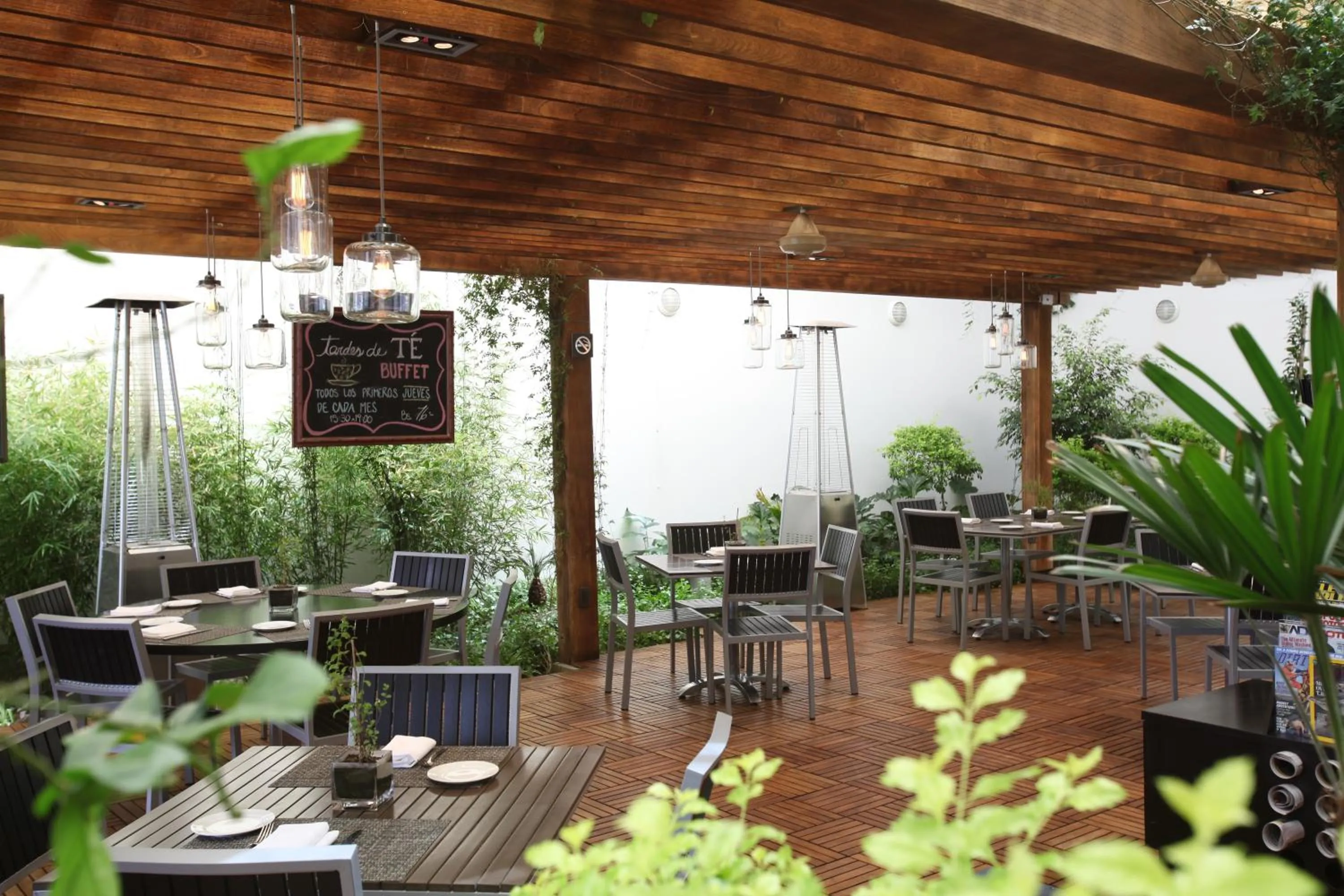 Restaurant/places to eat in Casa Grande Hotel