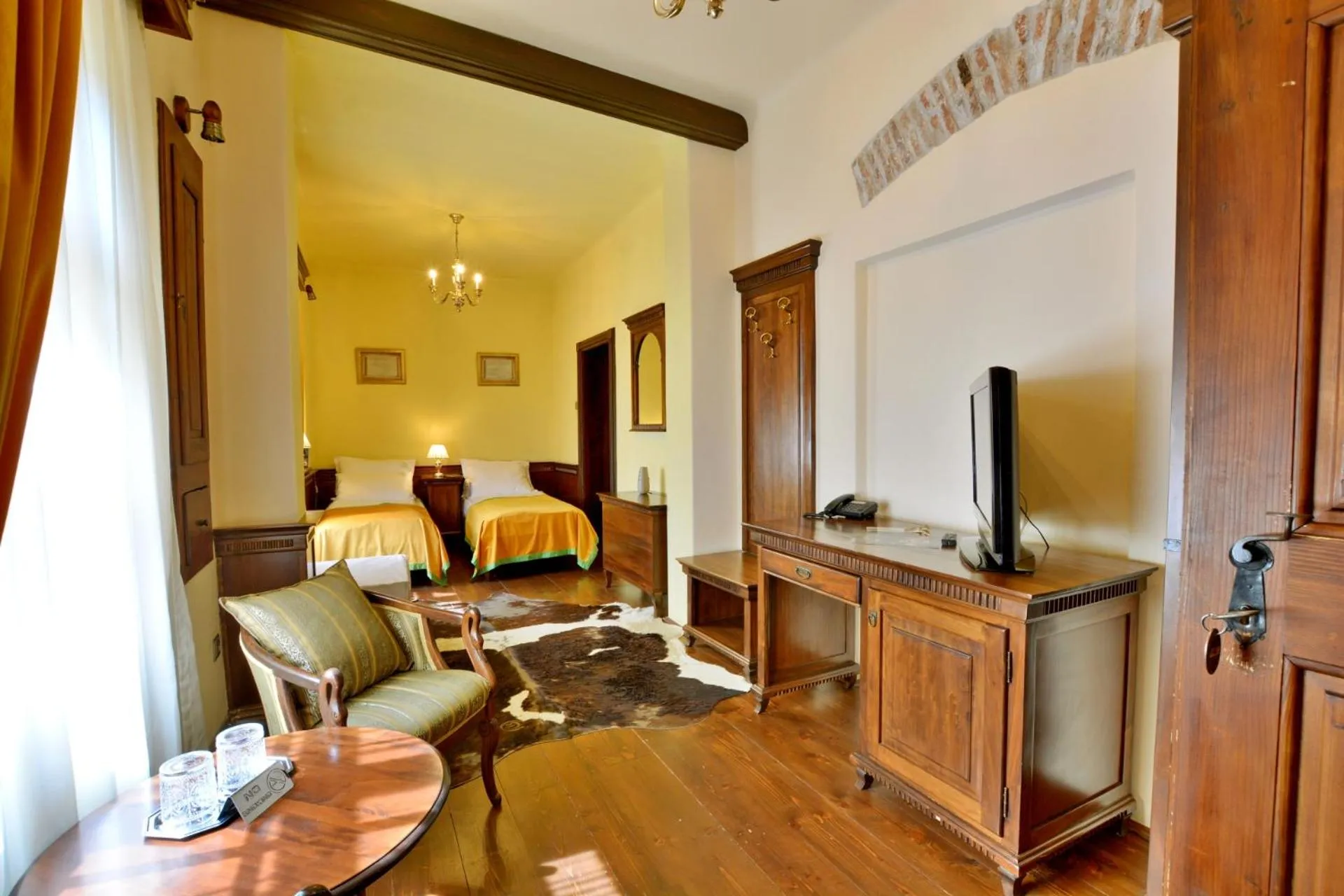 Photo of the whole room in Casa Georgius Krauss Sighisoara