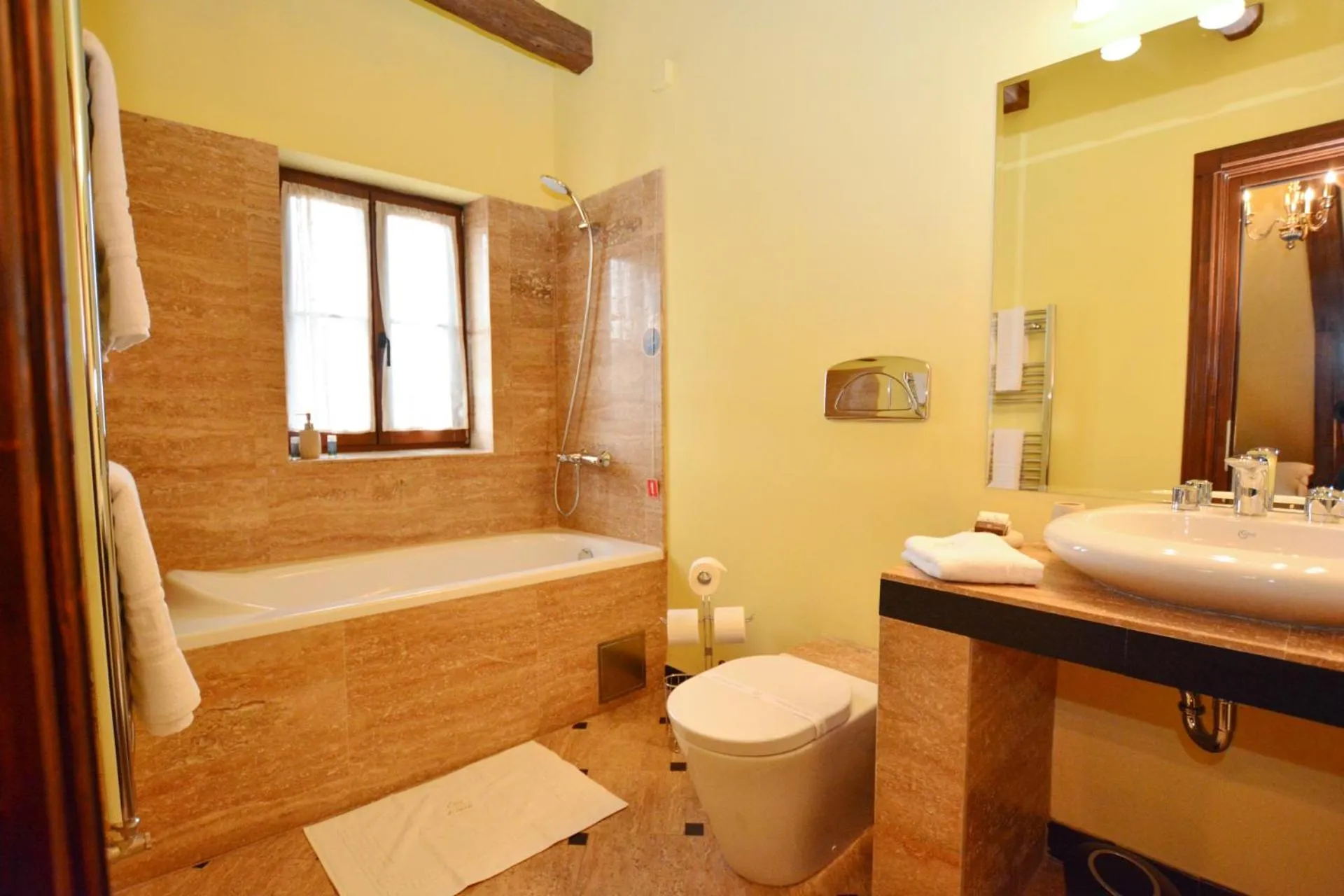 Bathroom in Casa Georgius Krauss Sighisoara