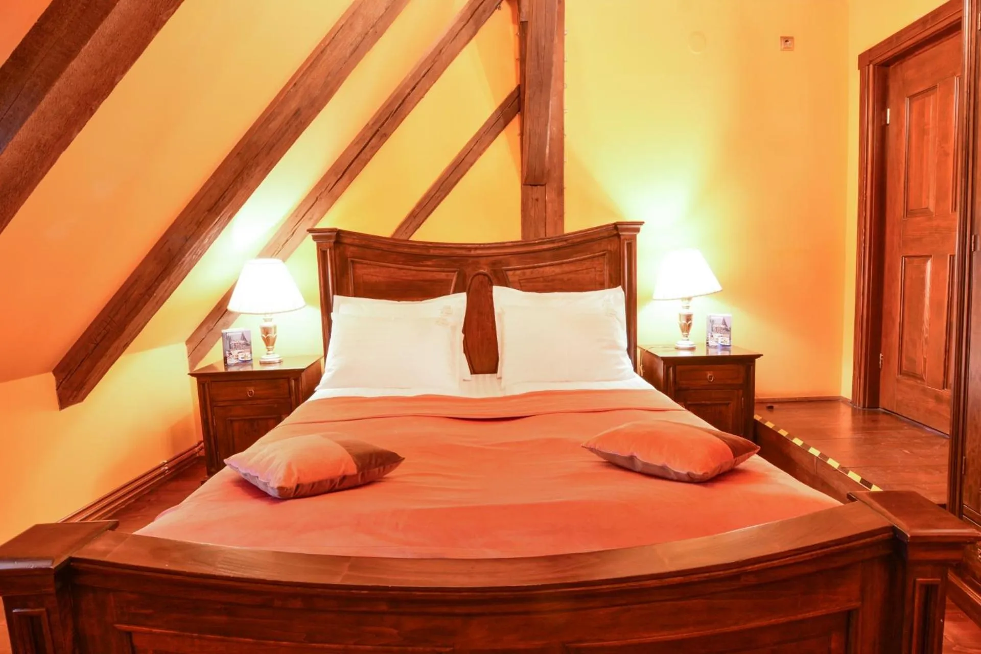 Bed in Casa Georgius Krauss Sighisoara