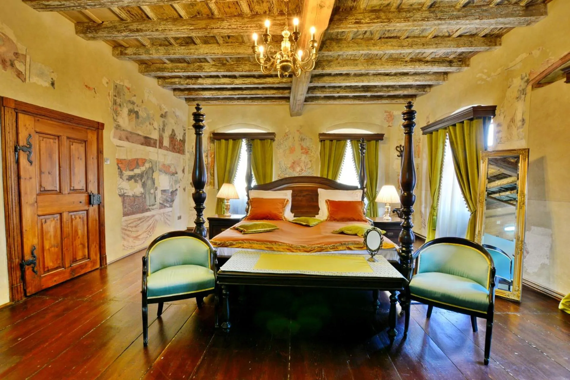 Photo of the whole room, Bed in Casa Georgius Krauss Sighisoara