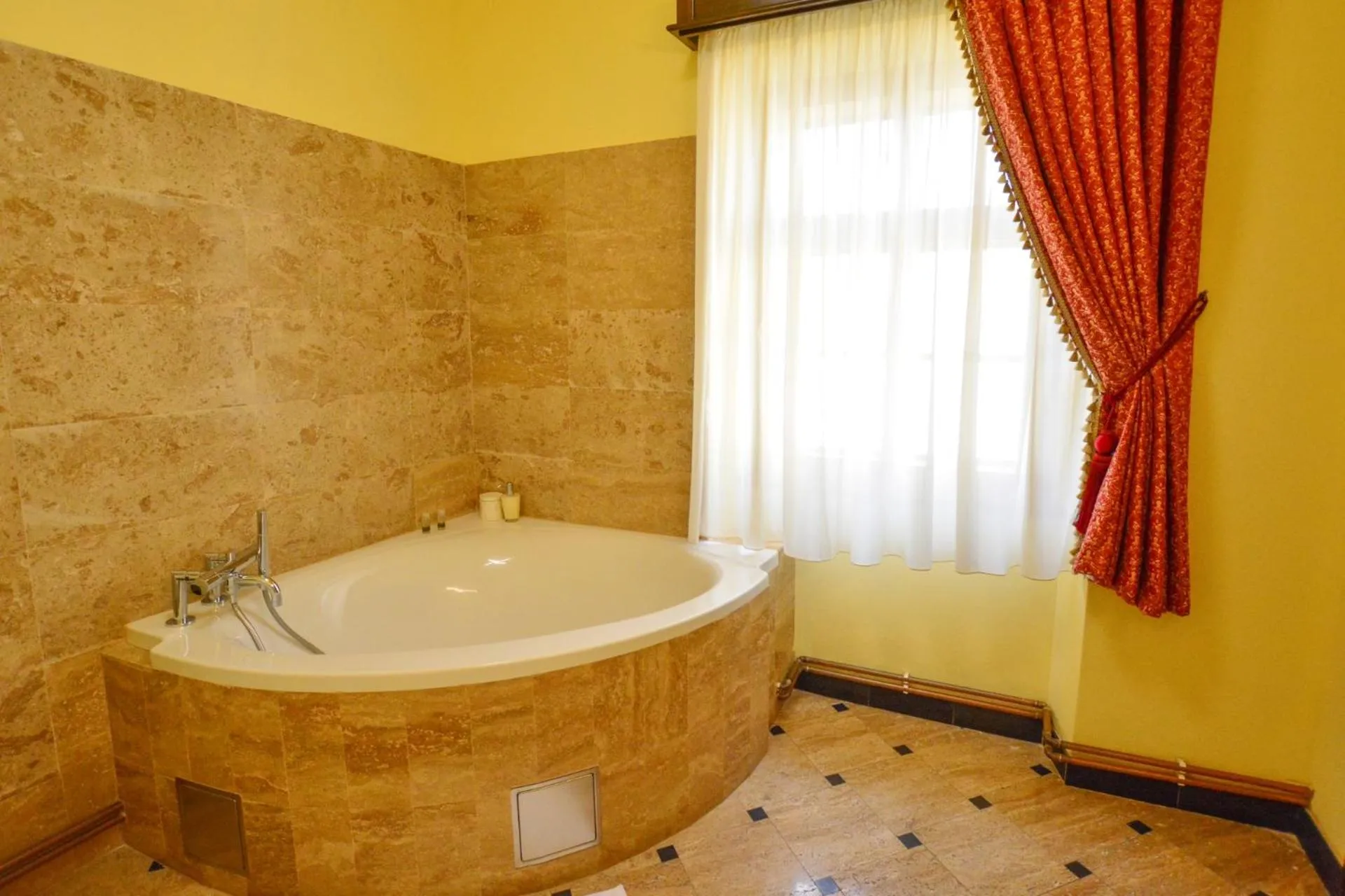 Bath in Casa Georgius Krauss Sighisoara