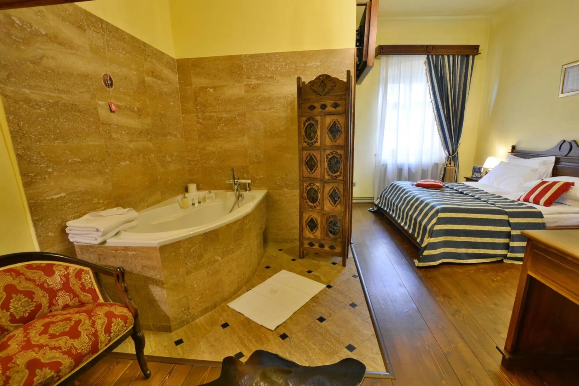 Bed in Casa Georgius Krauss Sighisoara