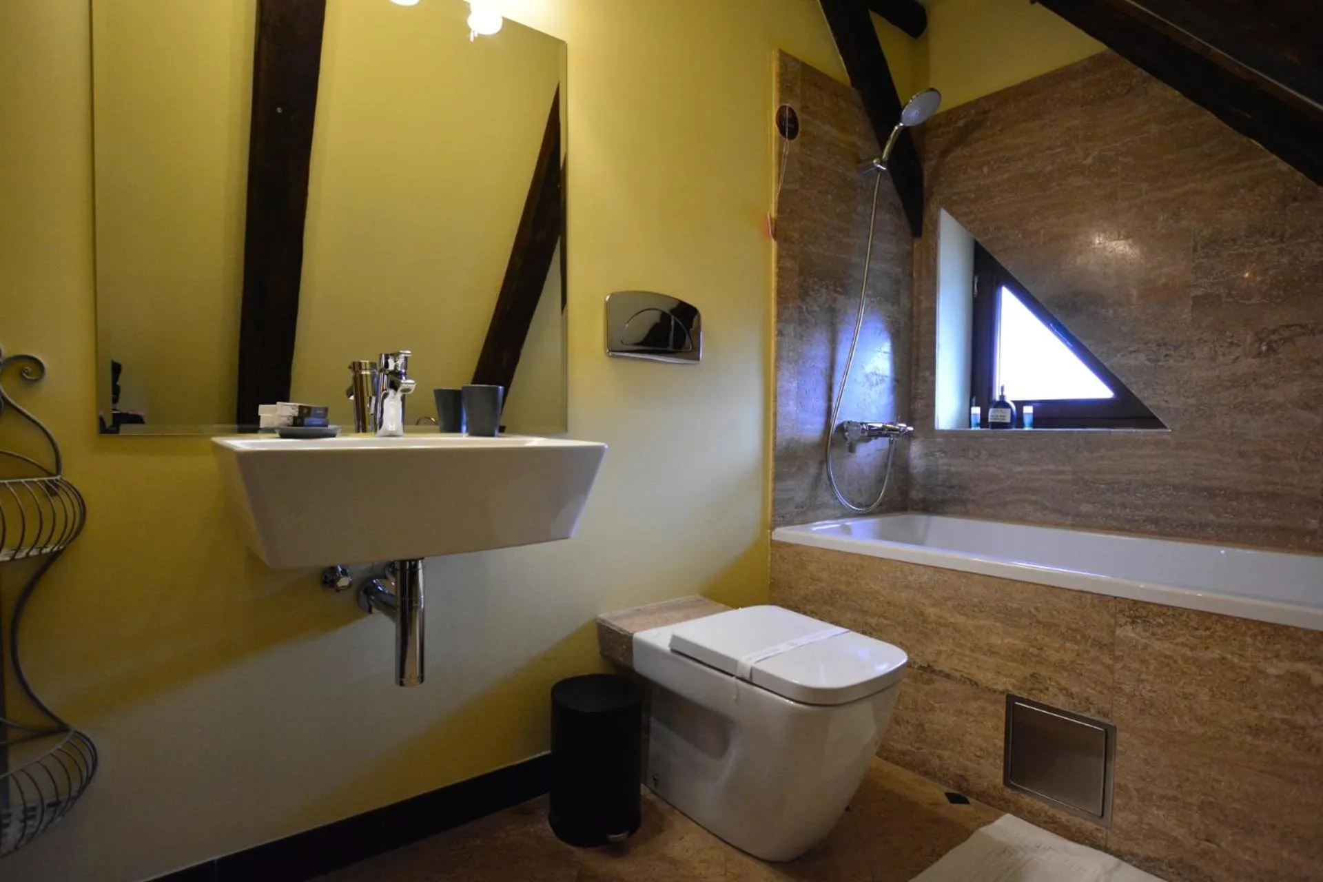 Bathroom in Casa Georgius Krauss Sighisoara