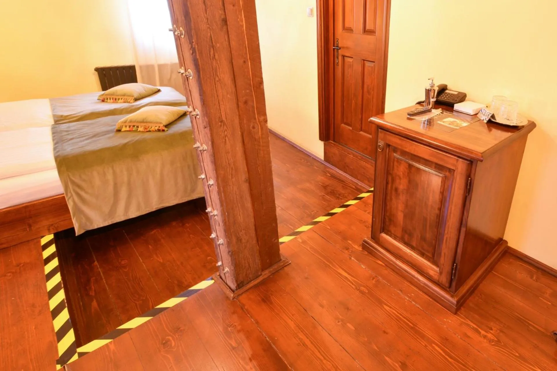 Photo of the whole room, Bed in Casa Georgius Krauss Sighisoara