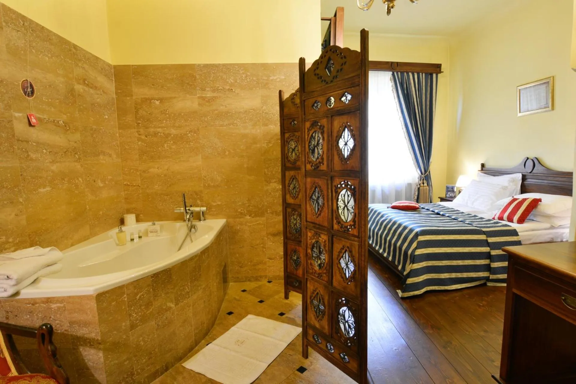 Bed in Casa Georgius Krauss Sighisoara