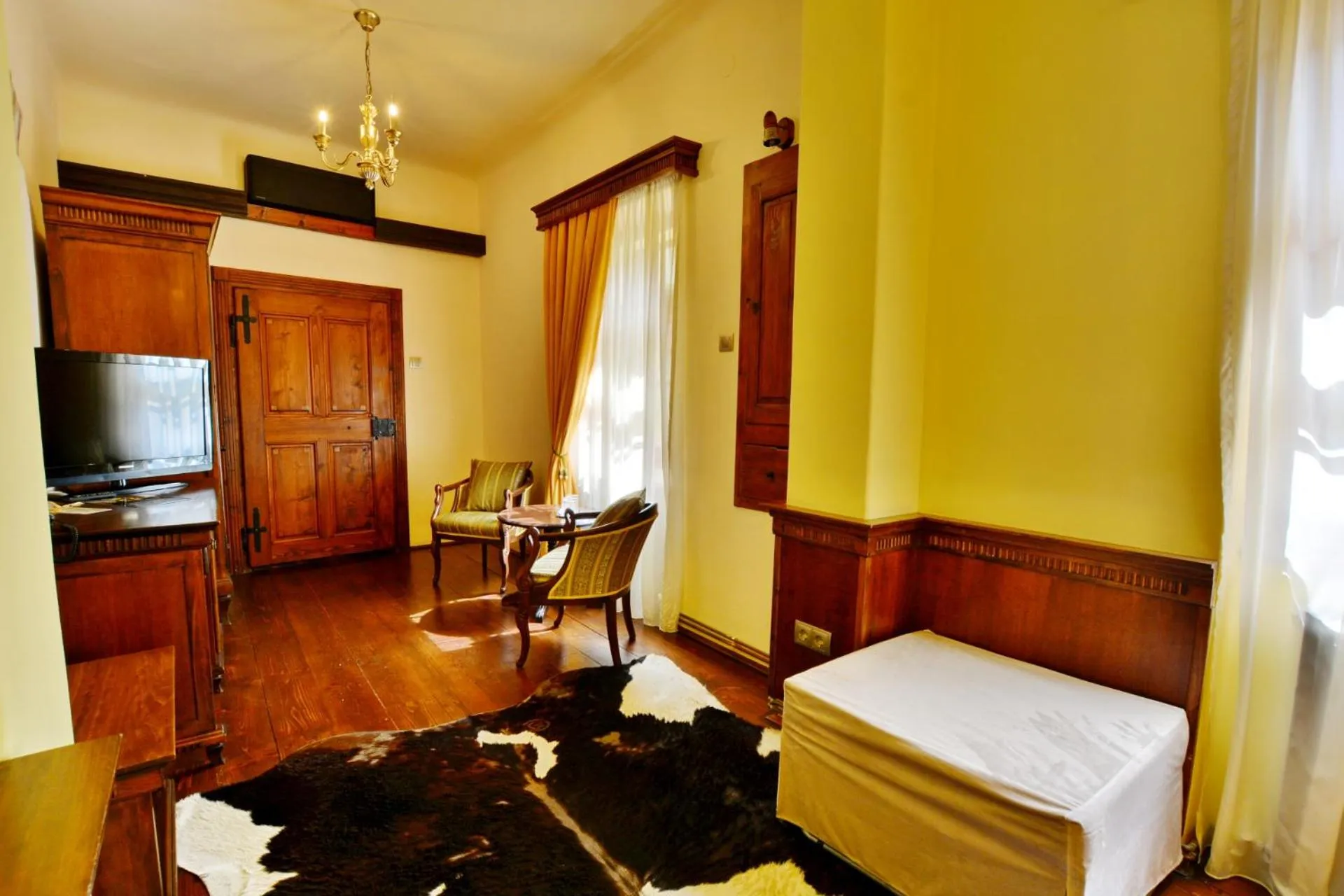 Photo of the whole room, Bed in Casa Georgius Krauss Sighisoara