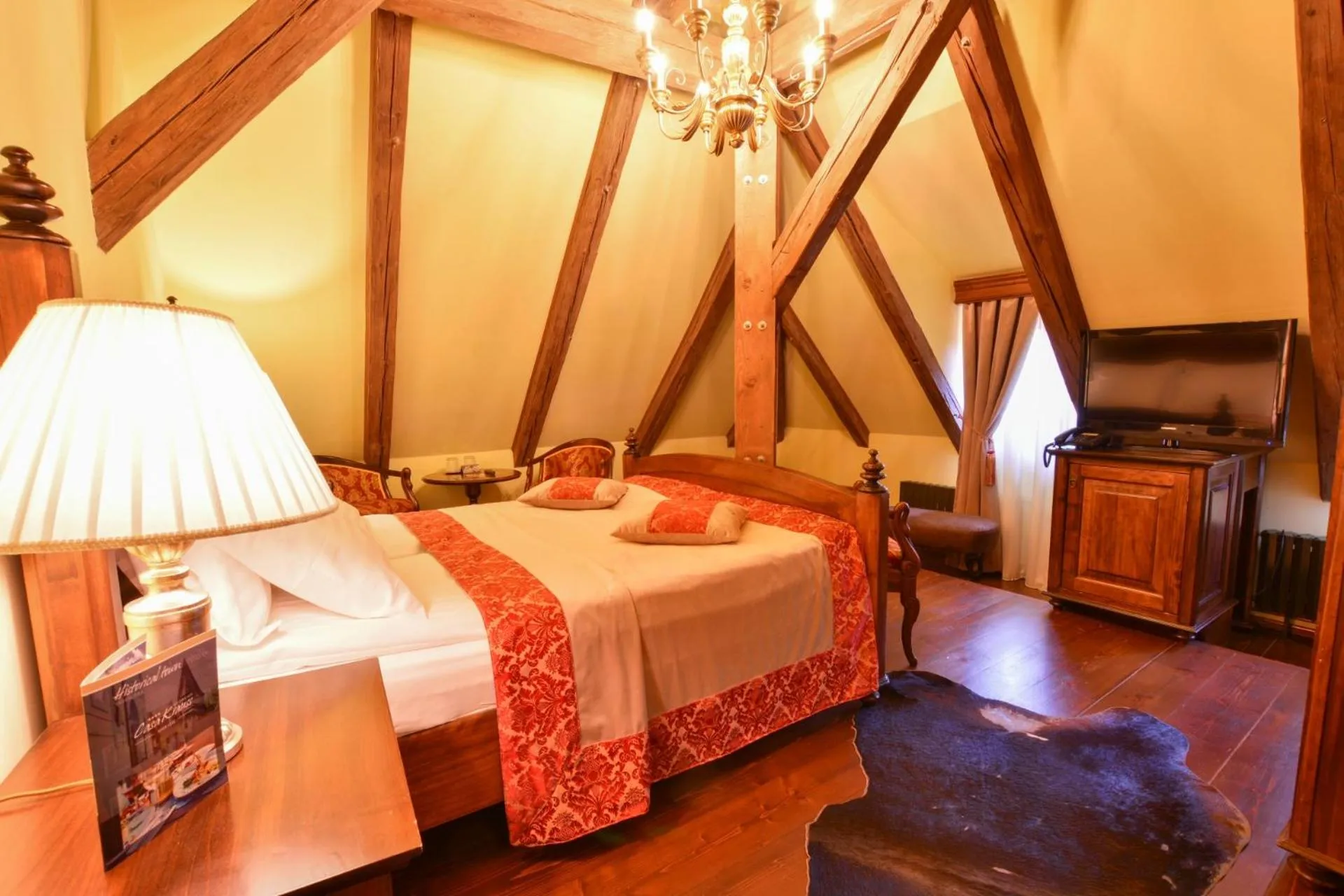 Photo of the whole room, Bed in Casa Georgius Krauss Sighisoara