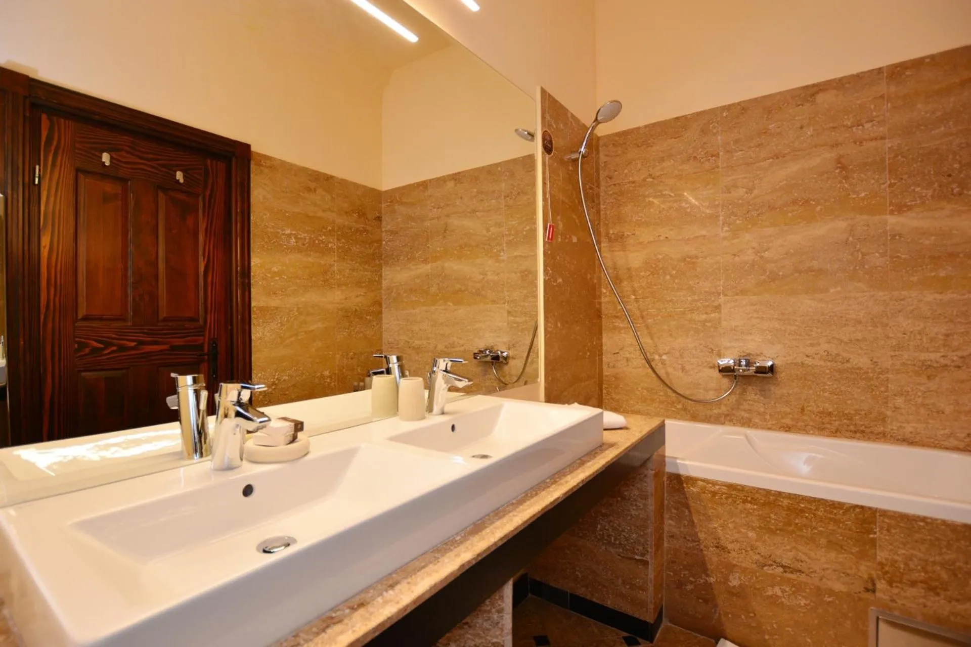 Bathroom in Casa Georgius Krauss Sighisoara