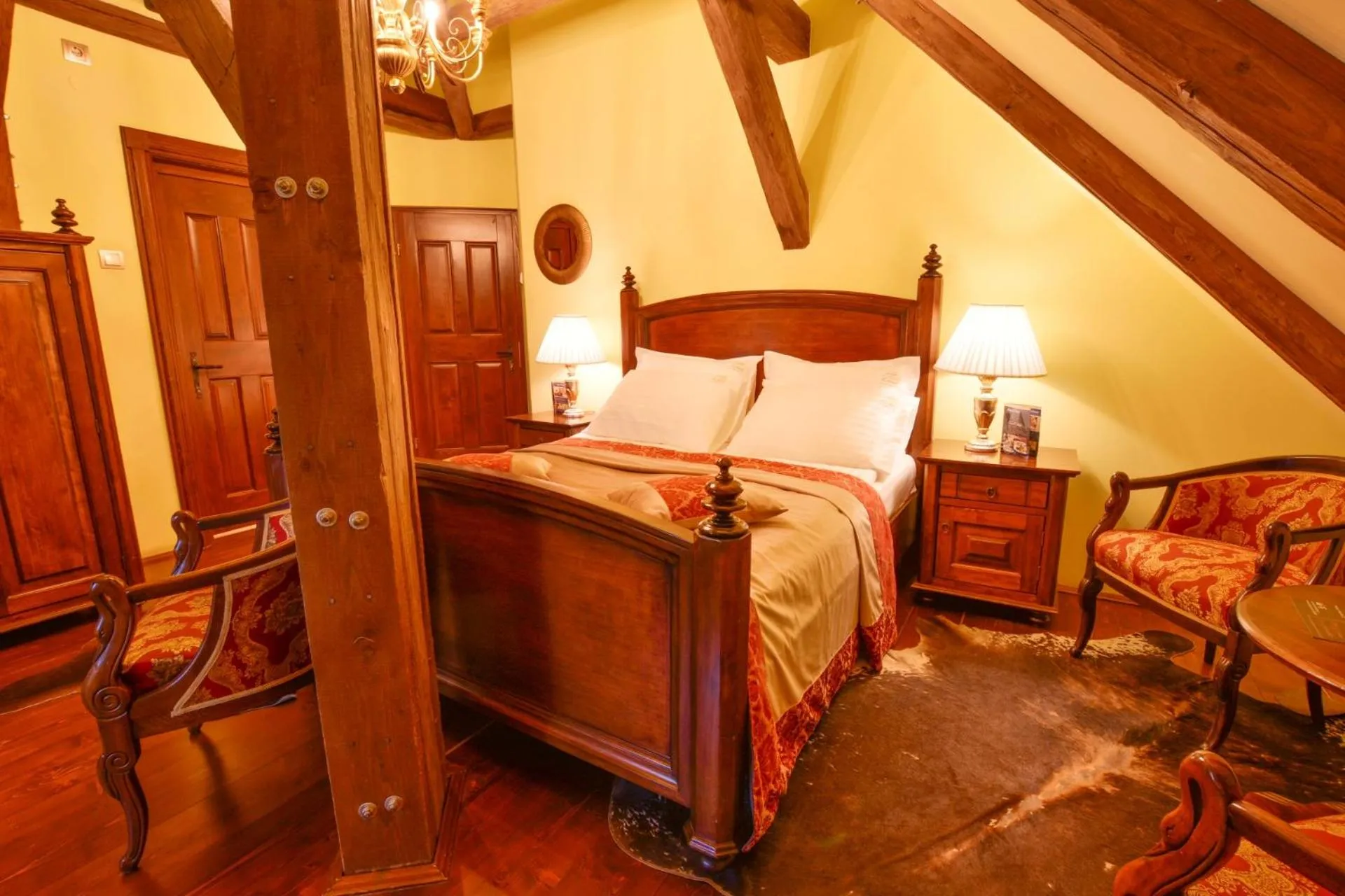 Bed in Casa Georgius Krauss Sighisoara