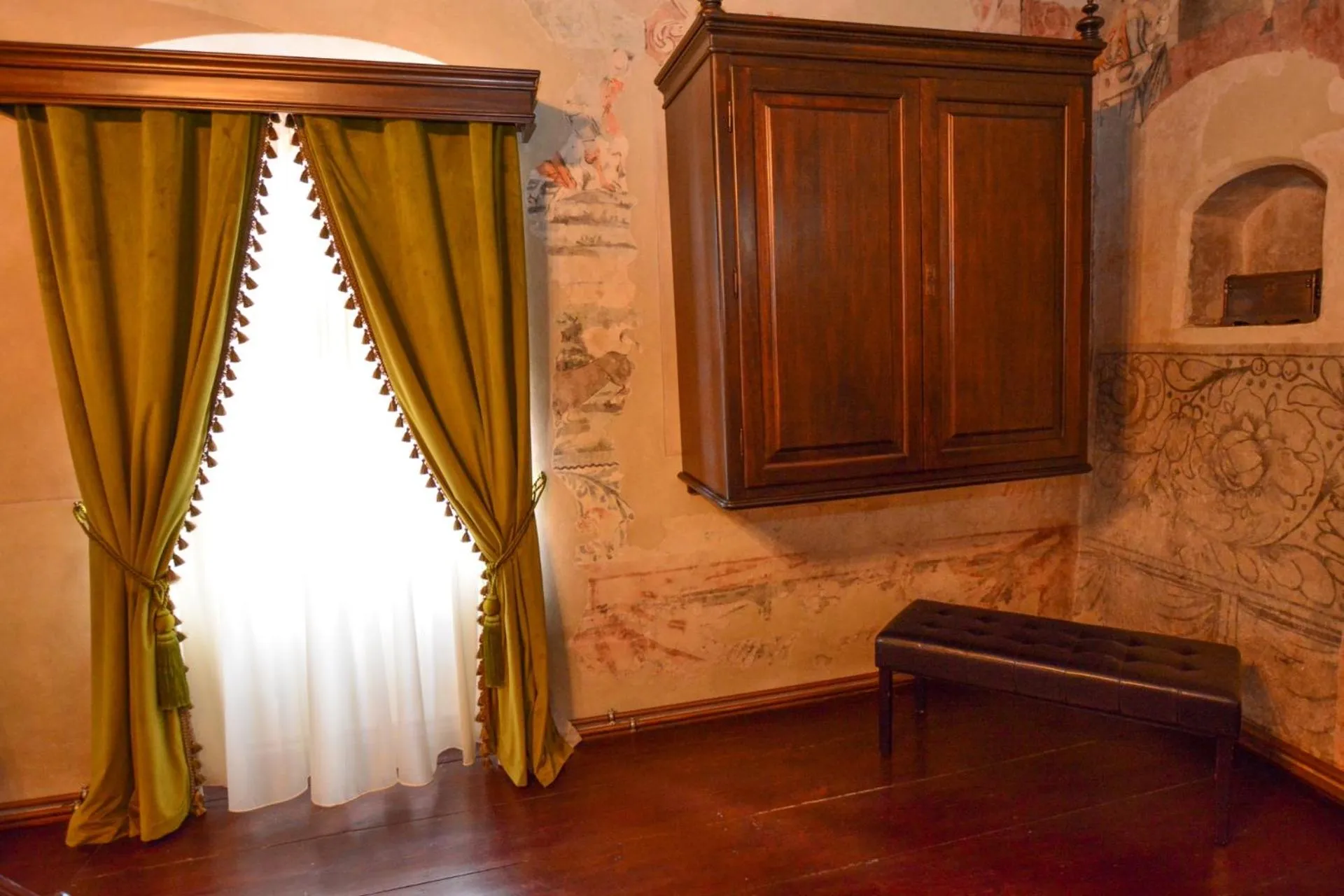 wardrobe in Casa Georgius Krauss Sighisoara