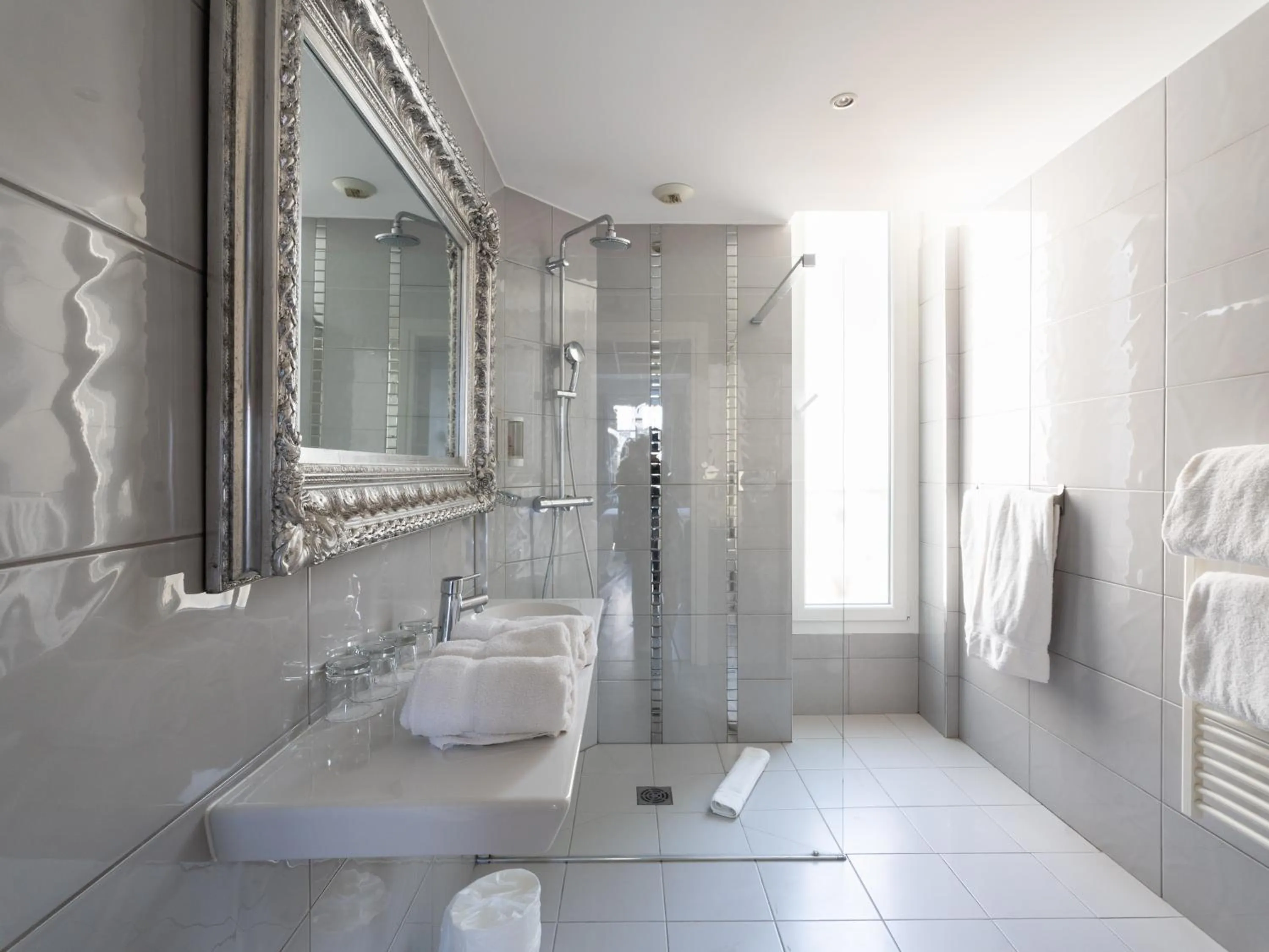 Bathroom in Hotel La Villa Nice Victor Hugo