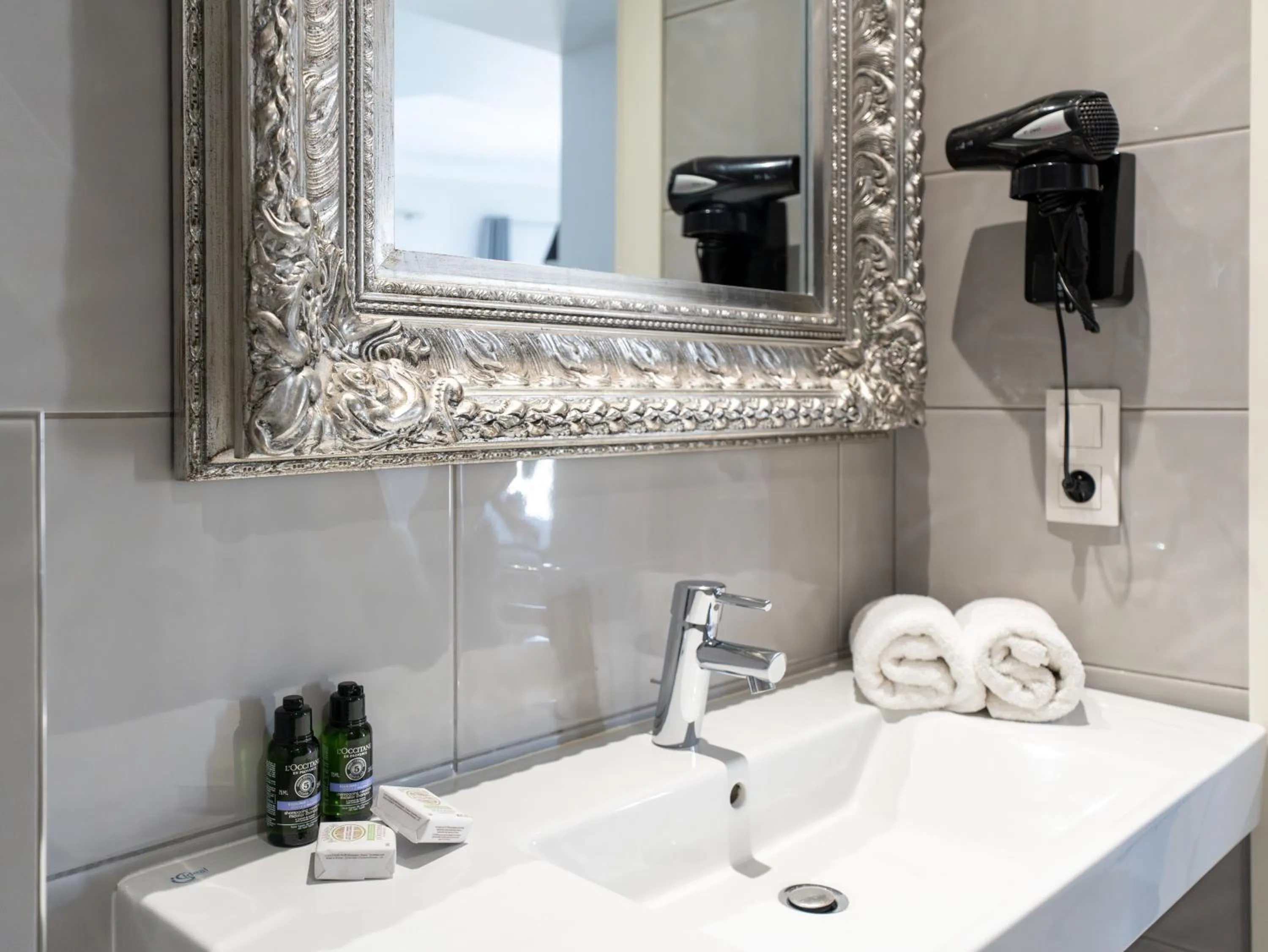 Bathroom in Hotel La Villa Nice Victor Hugo