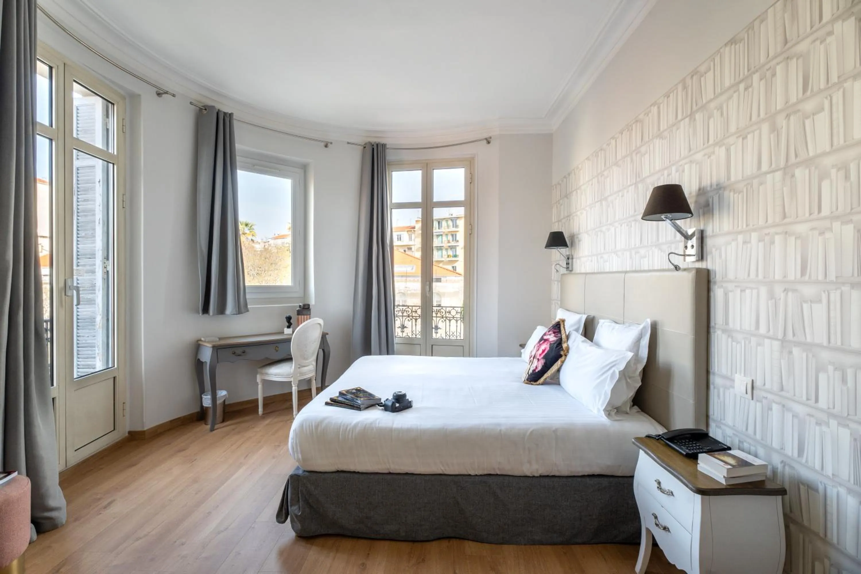 Photo of the whole room, Bed in Hotel La Villa Nice Victor Hugo