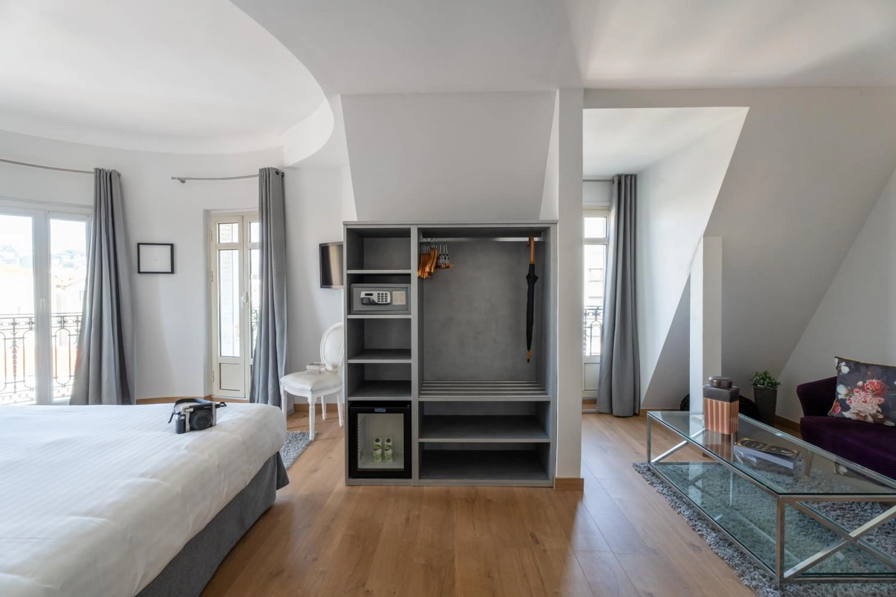 Photo of the whole room, Bed in Hotel La Villa Nice Victor Hugo