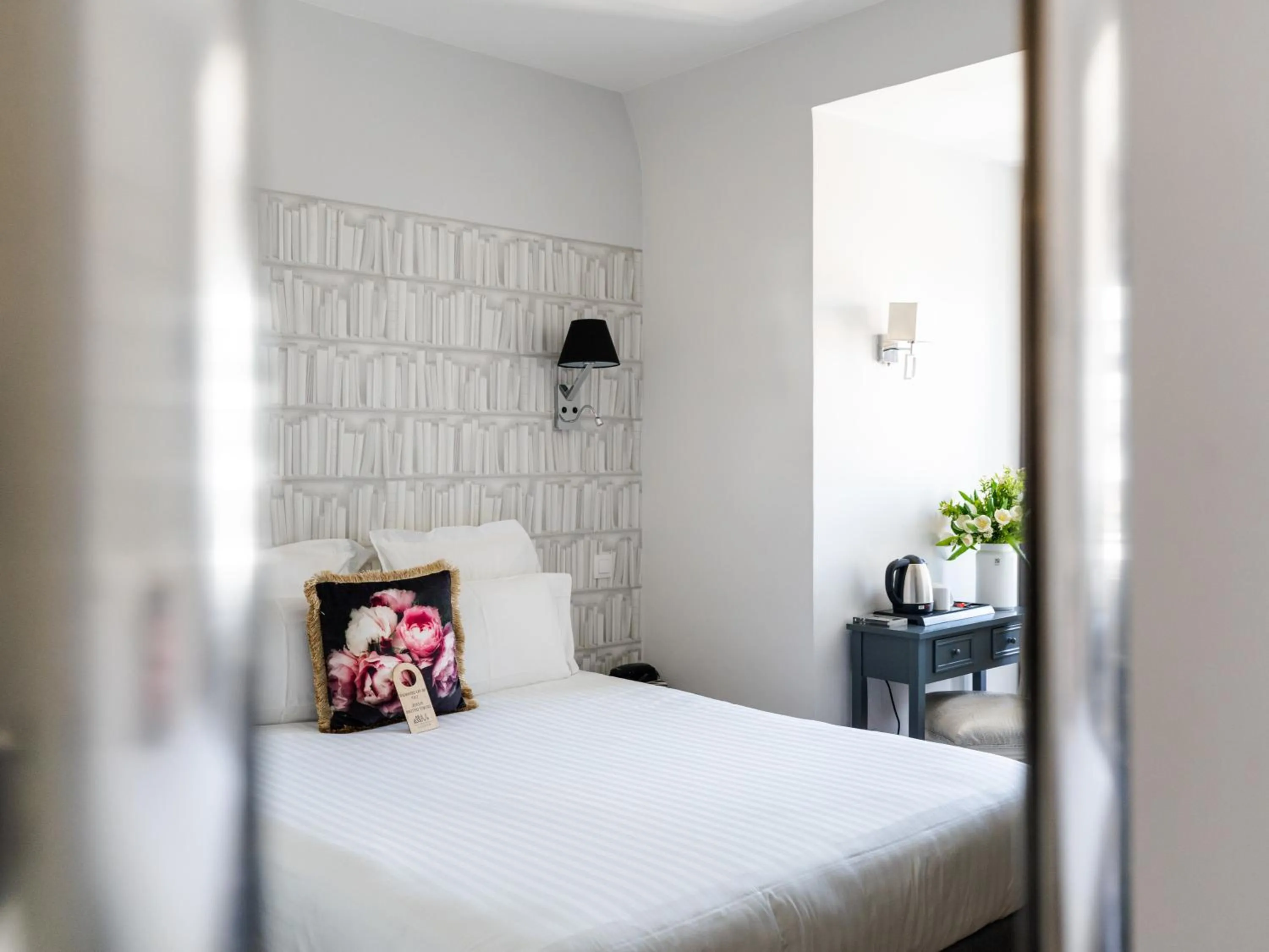 Bed in Hotel La Villa Nice Victor Hugo