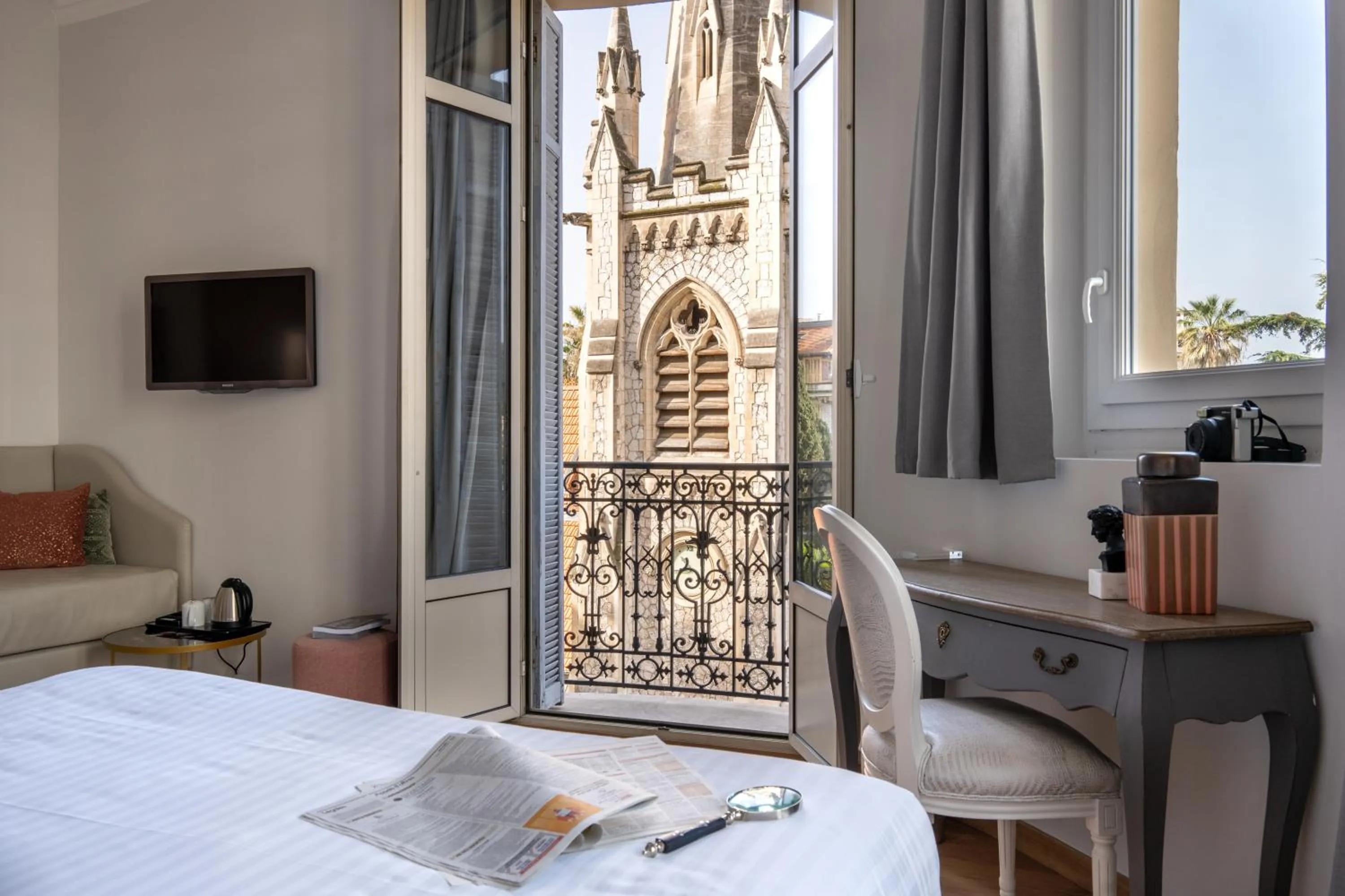 Bed in Hotel La Villa Nice Victor Hugo