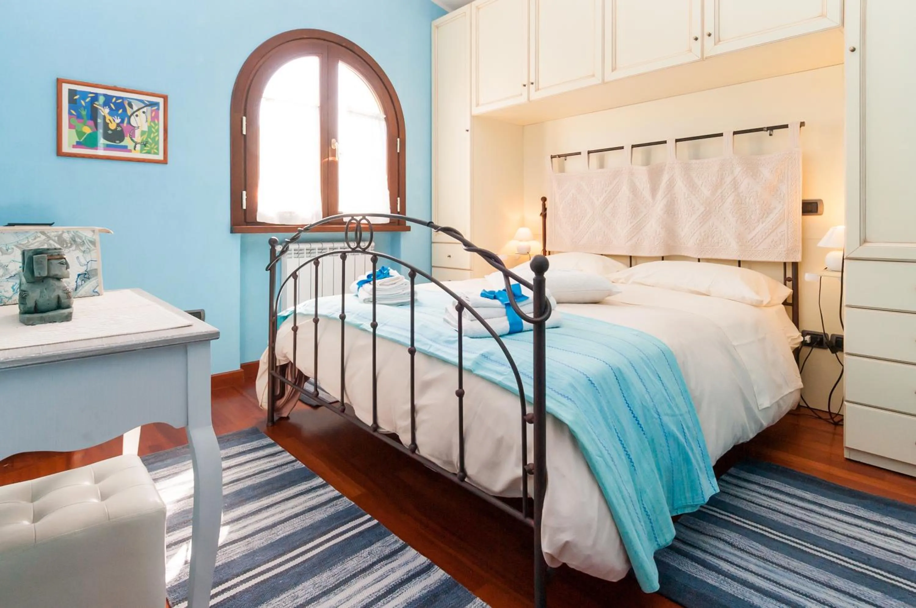 Decorative detail, Bed in B&B La Dolce Vita