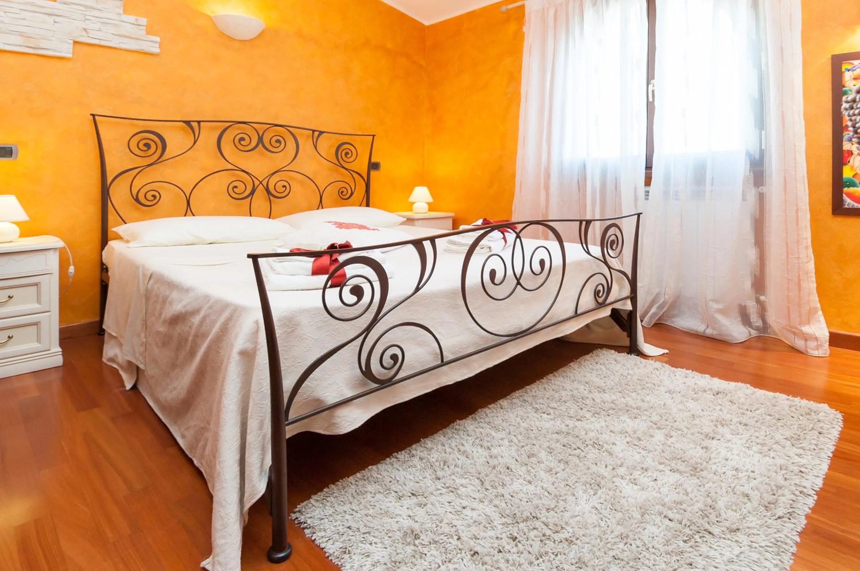 Decorative detail, Bed in B&B La Dolce Vita