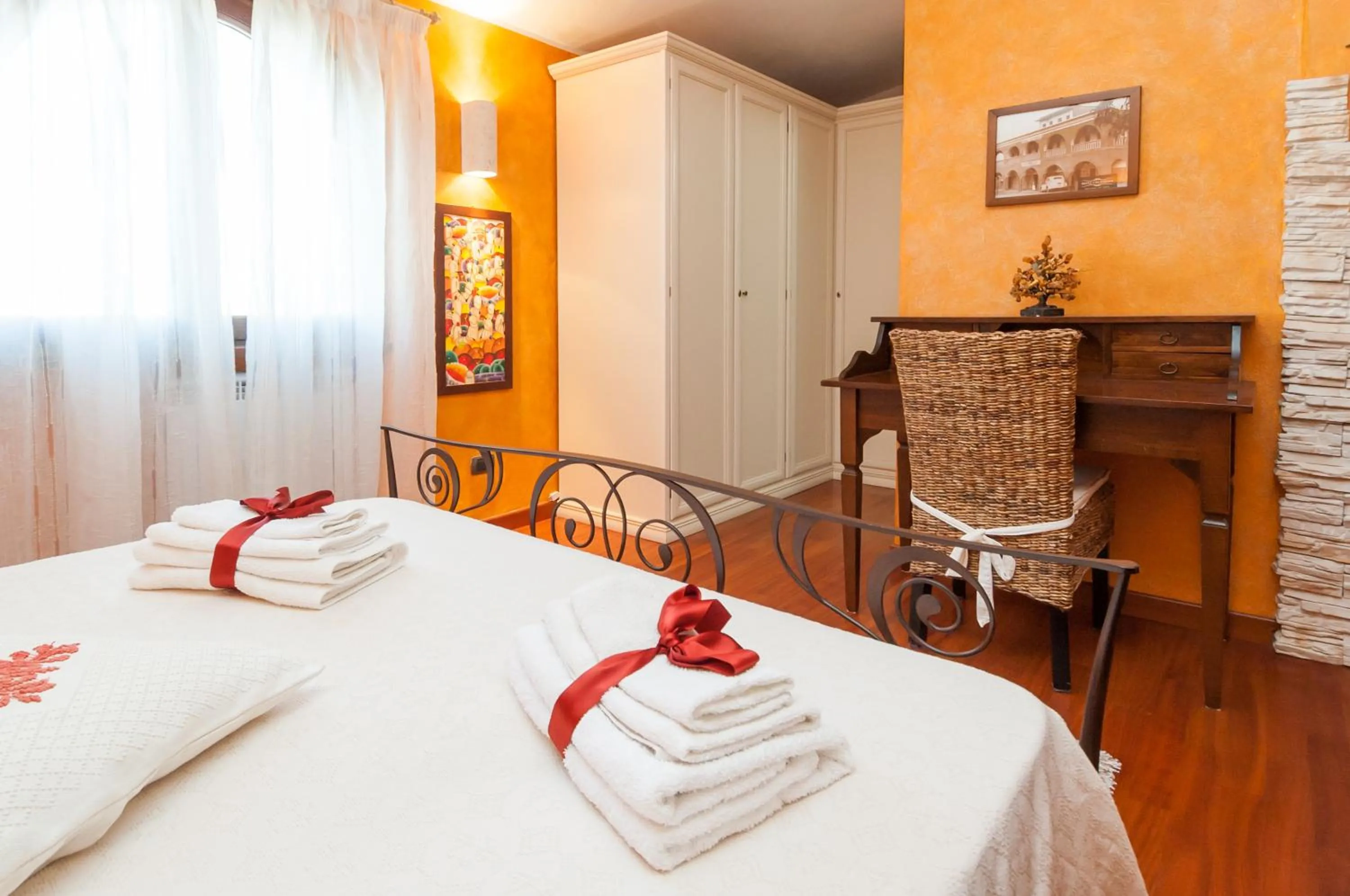 Decorative detail, Bed in B&B La Dolce Vita
