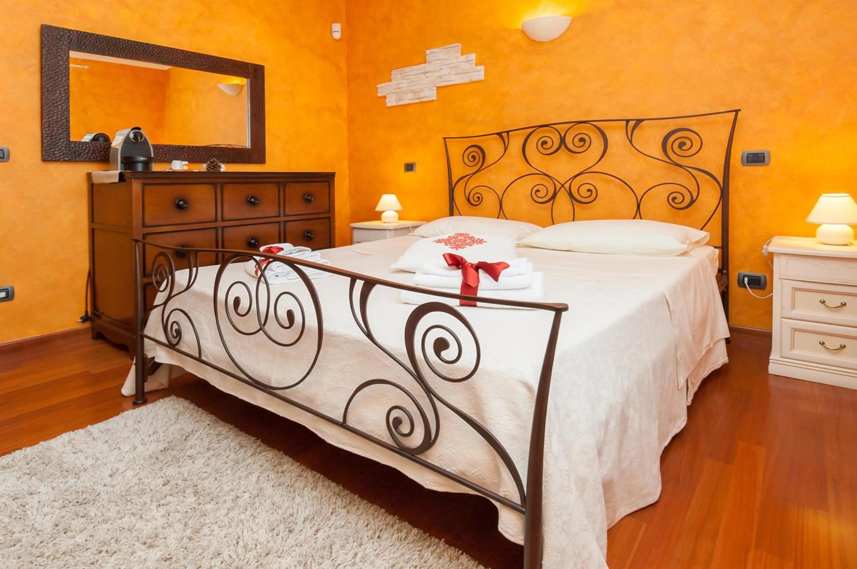Decorative detail, Bed in B&B La Dolce Vita