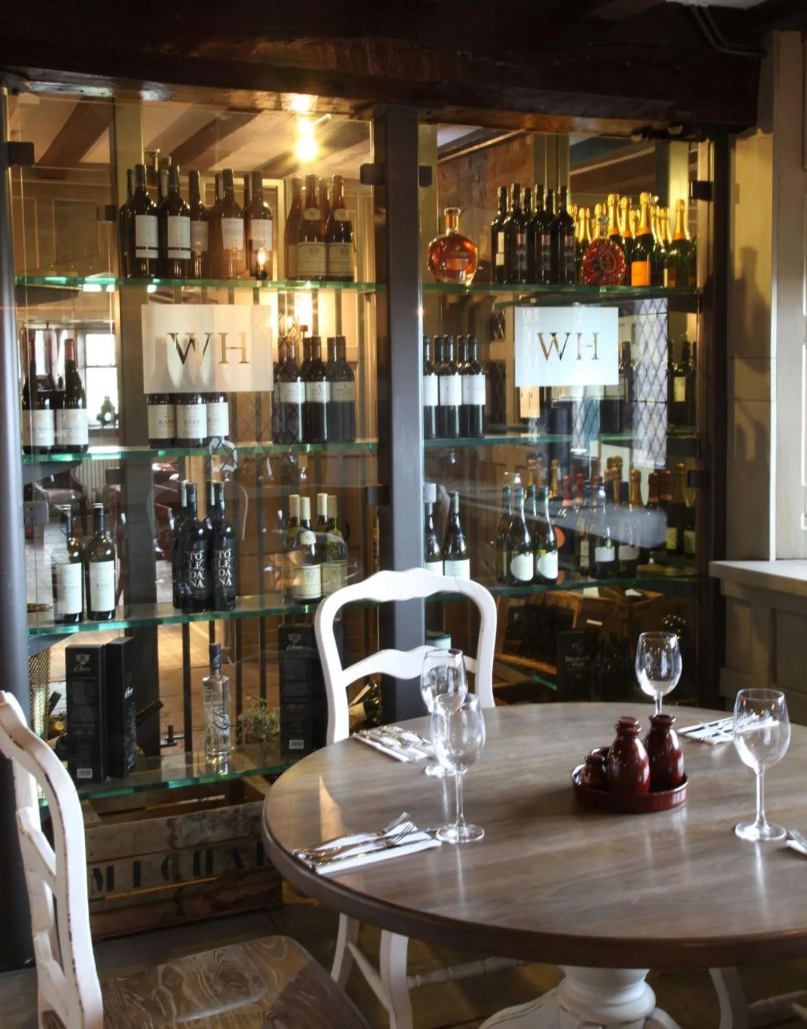 Restaurant/places to eat in Weston Hall