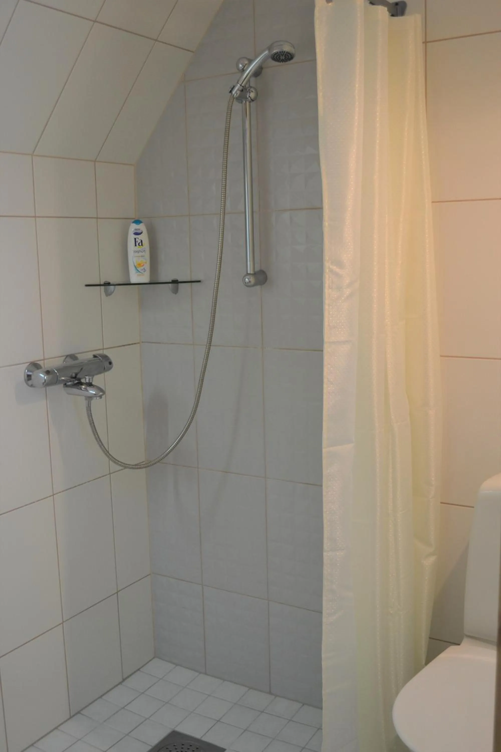 Kraavi Guest Hostel