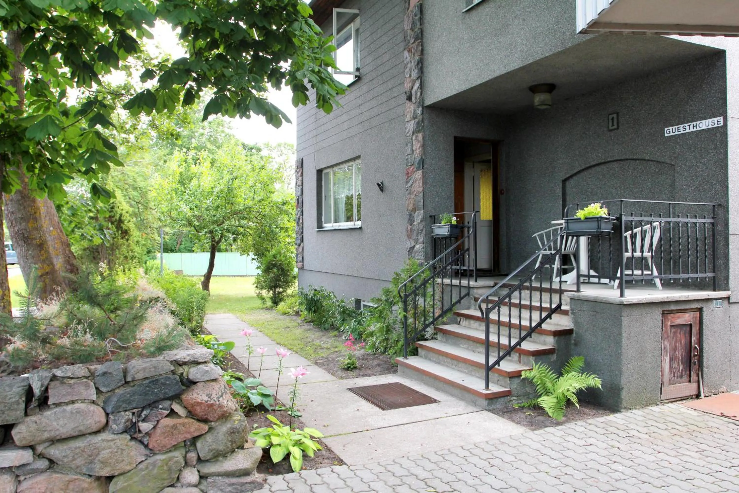Kraavi Guest Hostel
