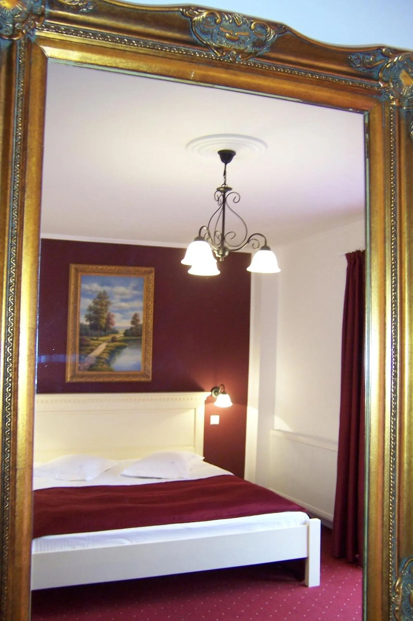 Photo of the whole room, Bed in Pensiunea Velvet