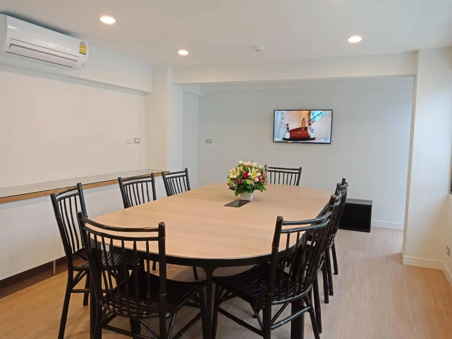 Dining area in Cubic Bangna
