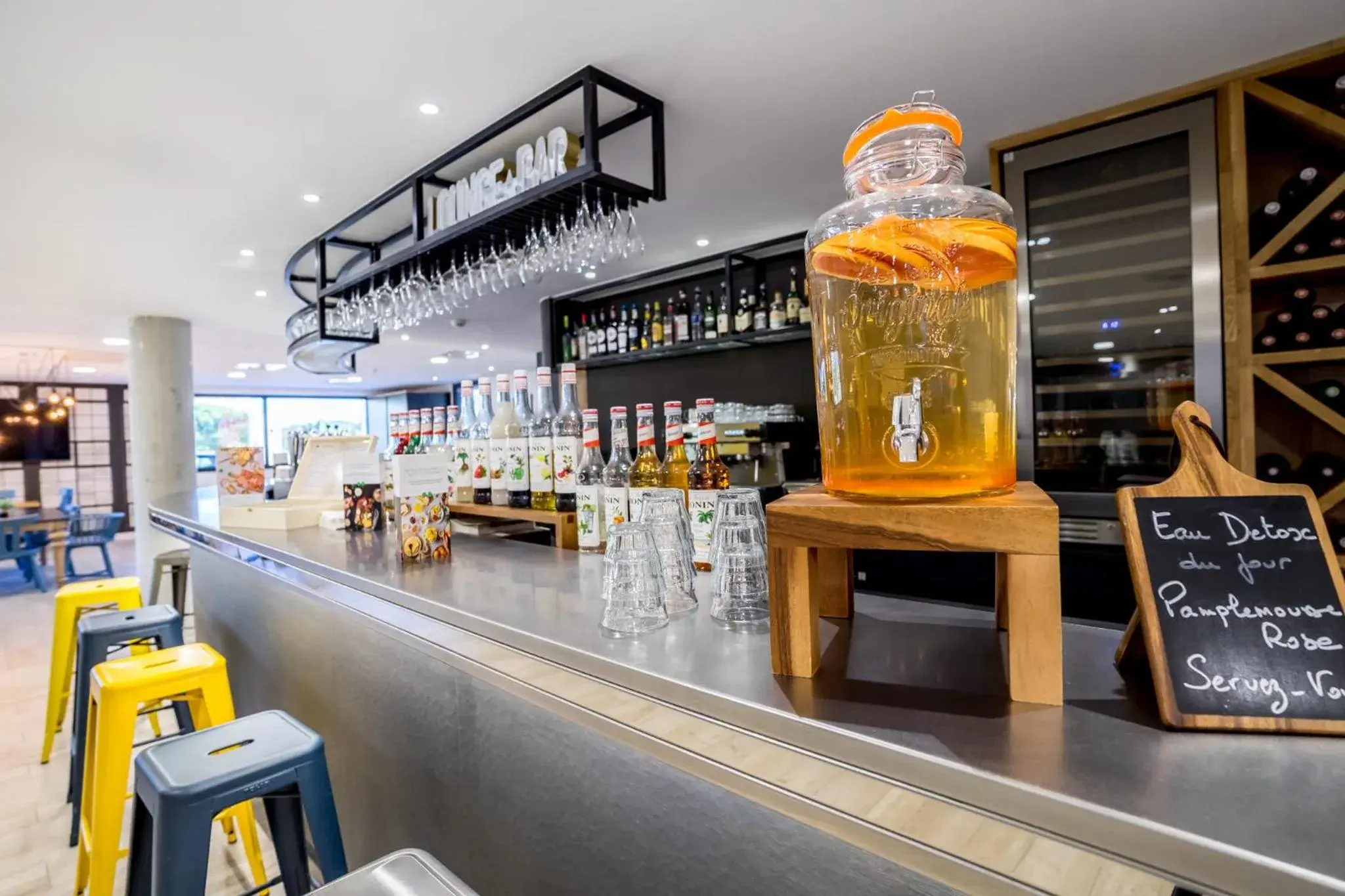 Lounge or bar in Campanile Marseille Est - Aubagne Lounge or bar in Campanile Marseille Est - Aubagne