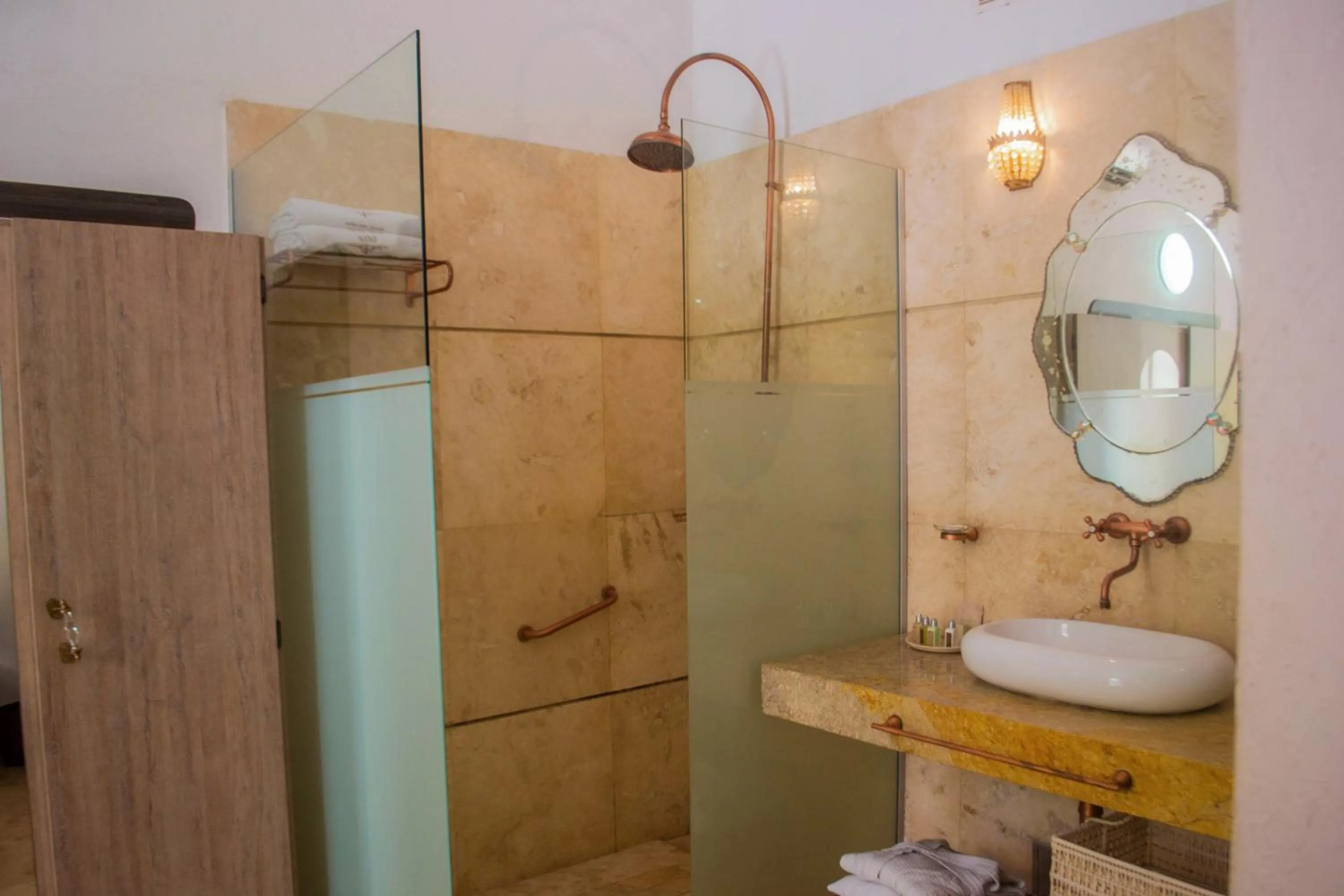 Shower in Hotel Boutique Don Pepe