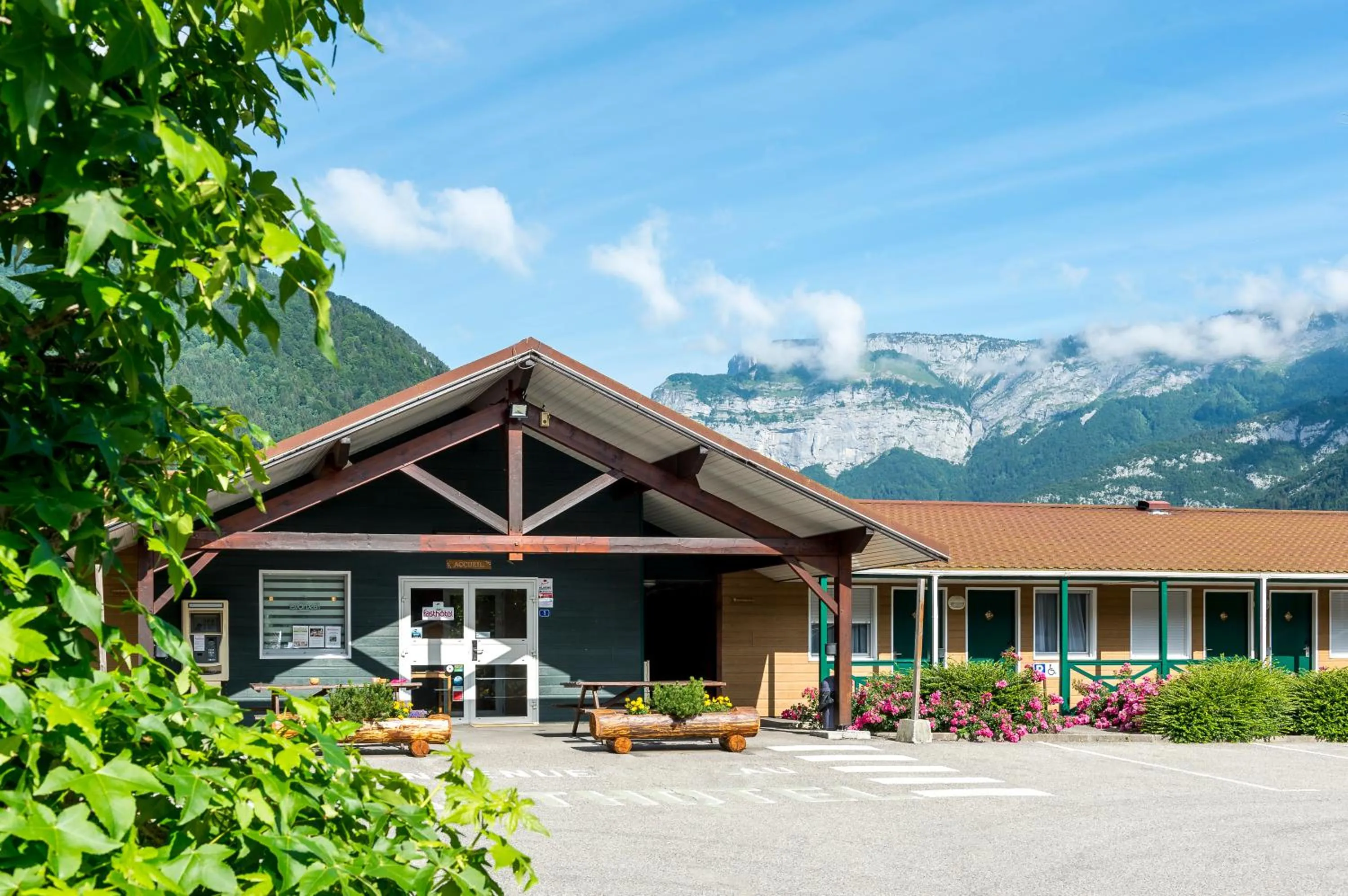 Property building in Fasthotel Thones