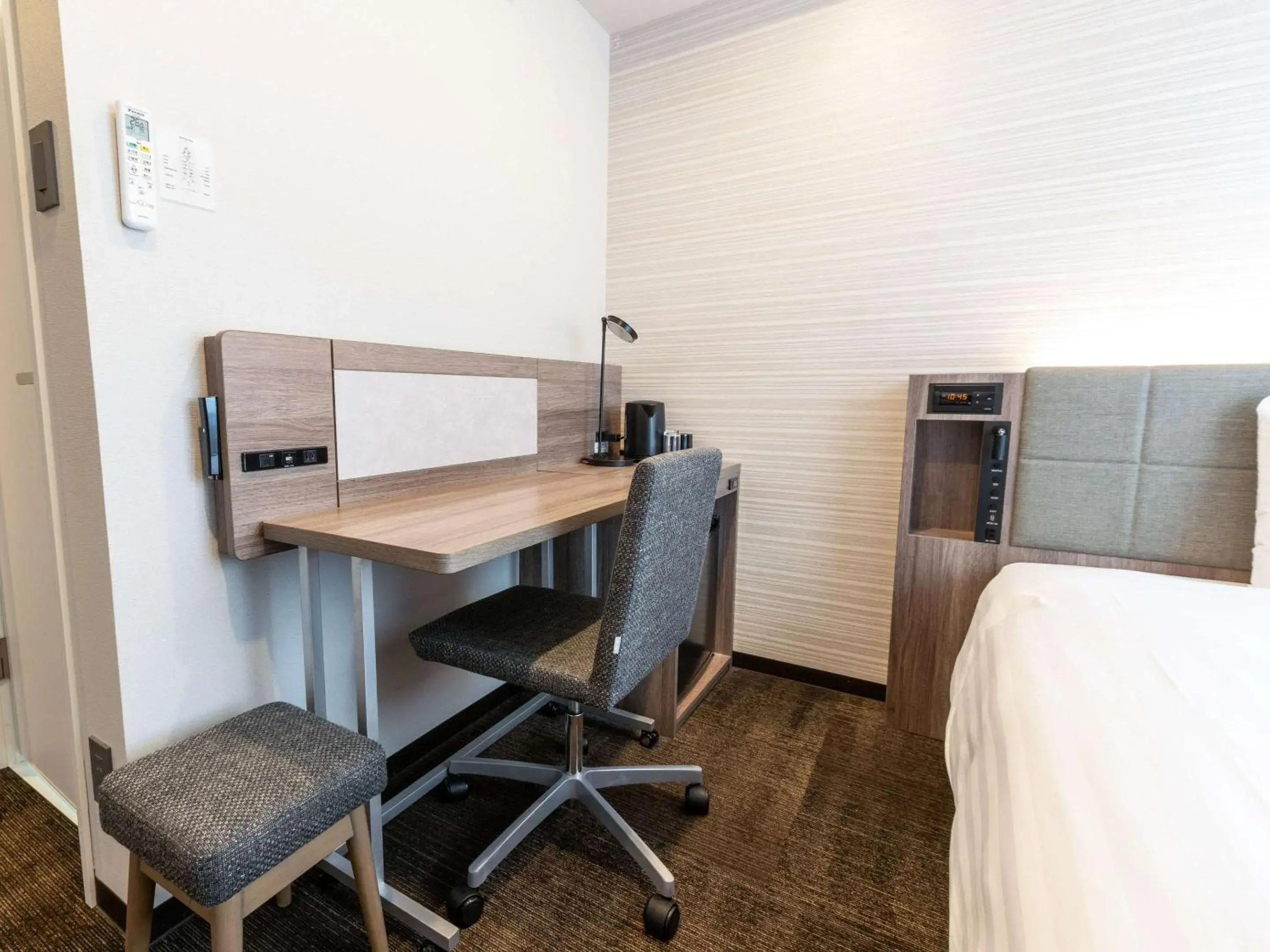 Bedroom, Bed in Comfort Hotel Nagoya Shinkansenguchi Bedroom, Bed in Comfort Hotel Nagoya Shinkansenguchi