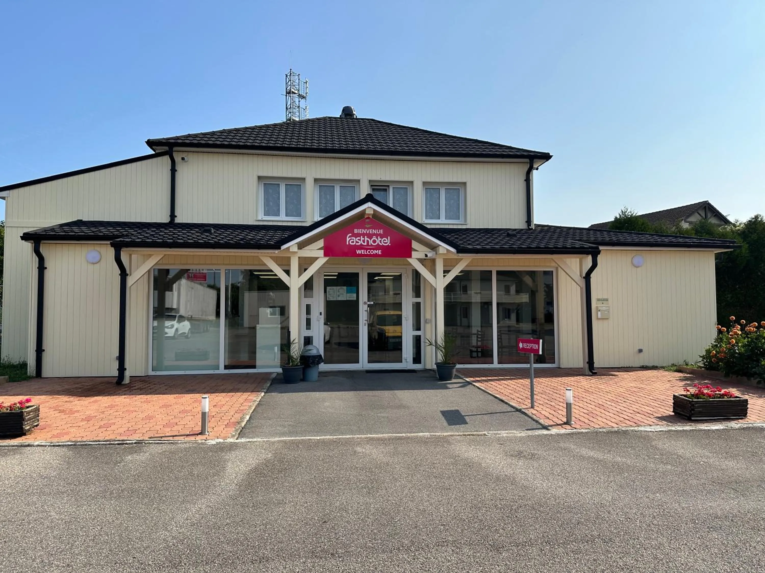 Property building in Fast Hotel Brie-Comte-Robert