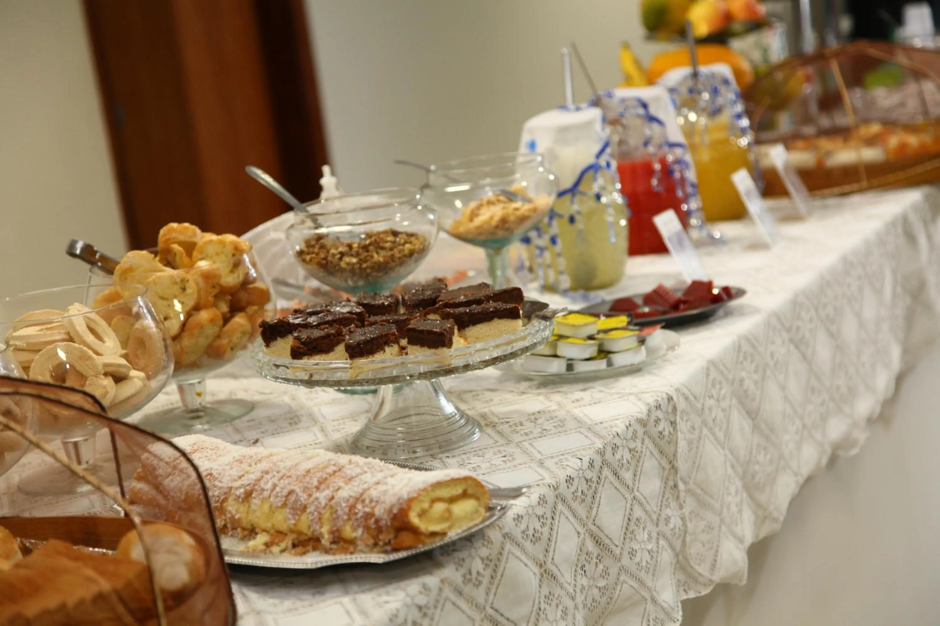 Food and drinks in Monte Castro Executive Hotel