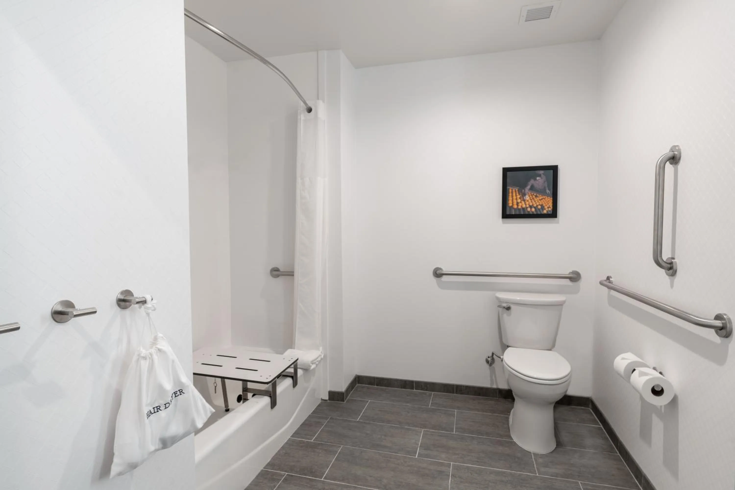 Bathroom in Hampton Inn Riverside Downtown