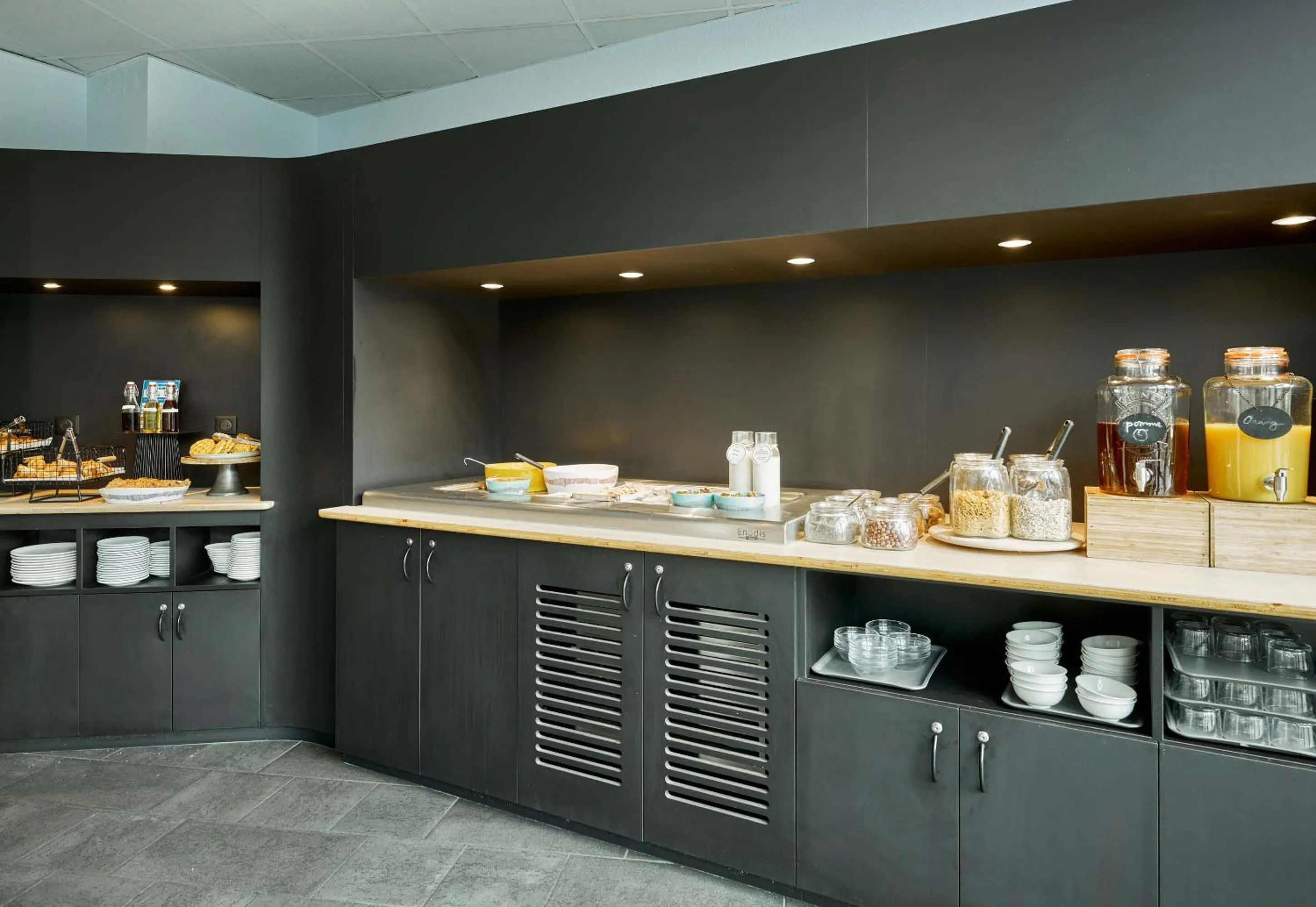 Buffet breakfast in B&B HOTEL Paris Grand Roissy CDG Aéroport 4 étoiles