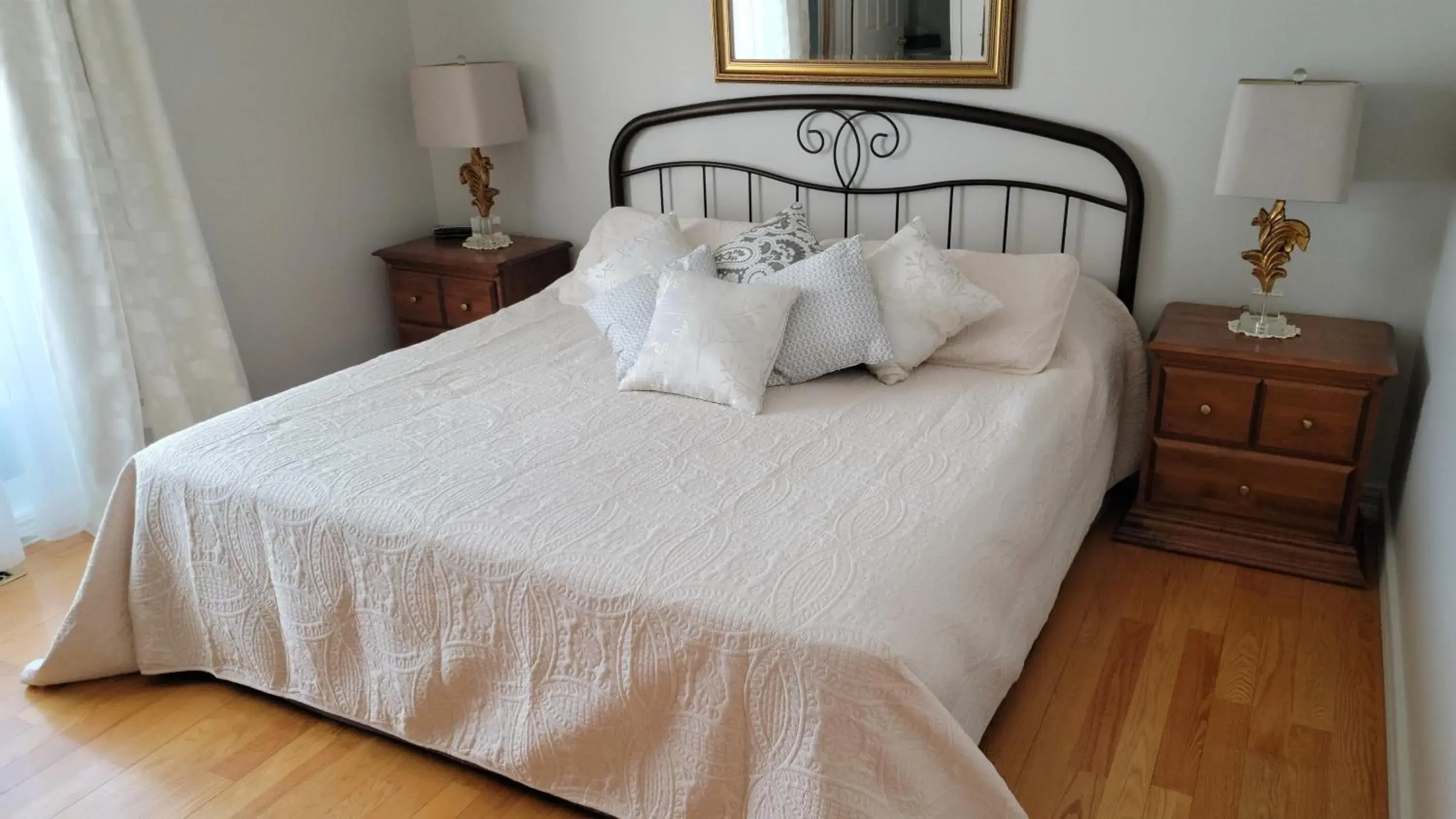 King Room in Gîte Le Grandelinois King Room in Gîte Le Grandelinois