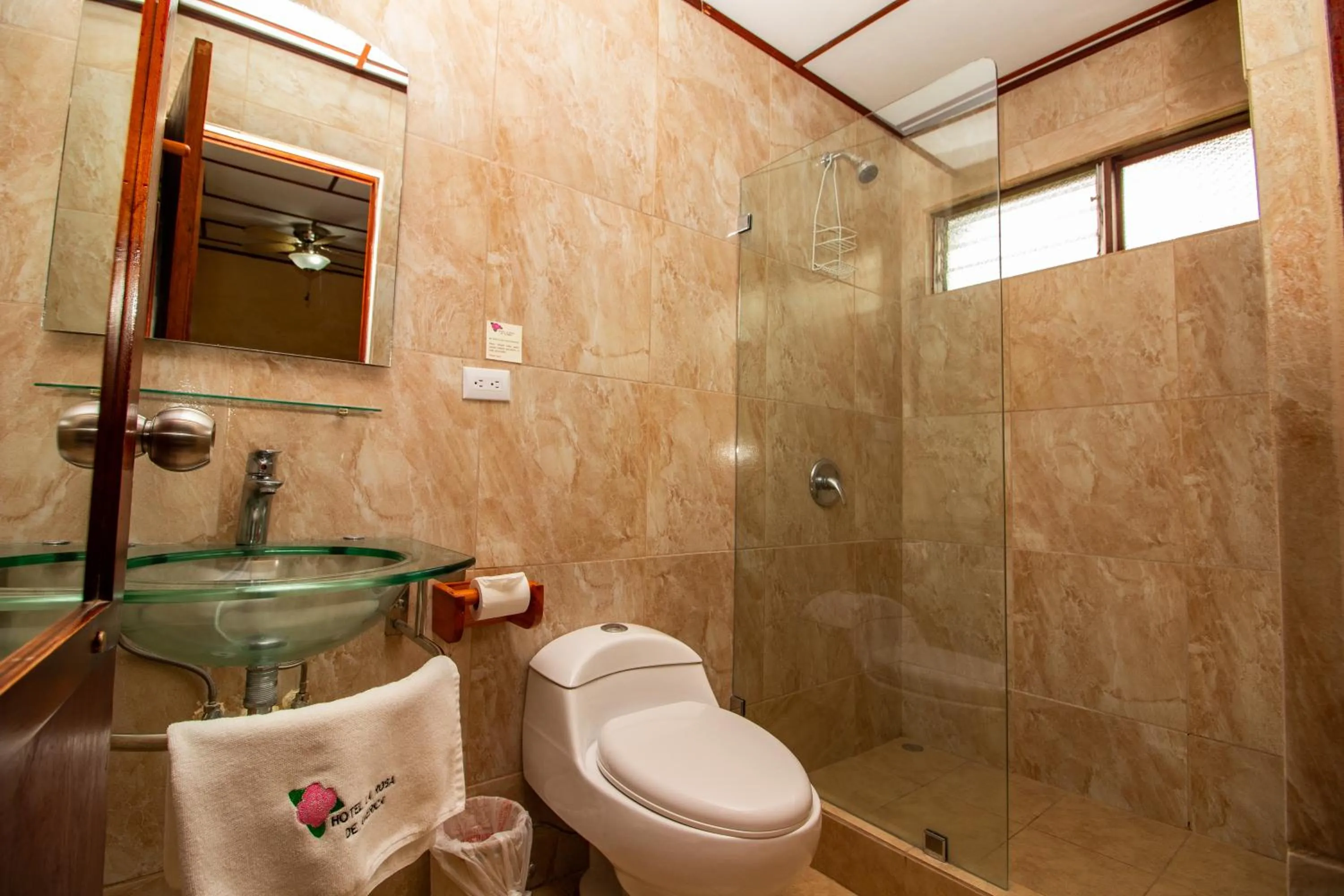 Bathroom in Hotel La Rosa de America