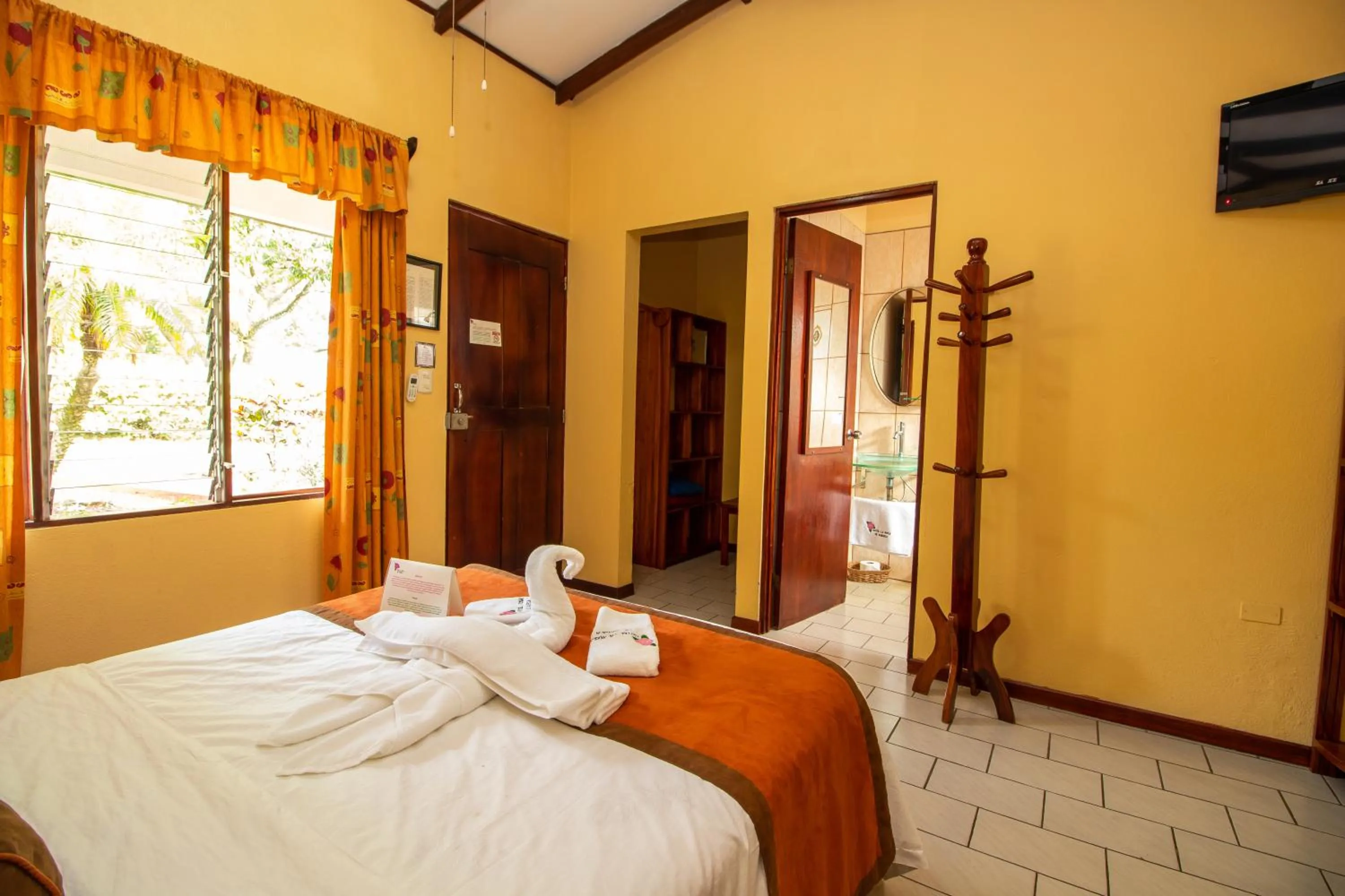 Photo of the whole room, Bed in Hotel La Rosa de America