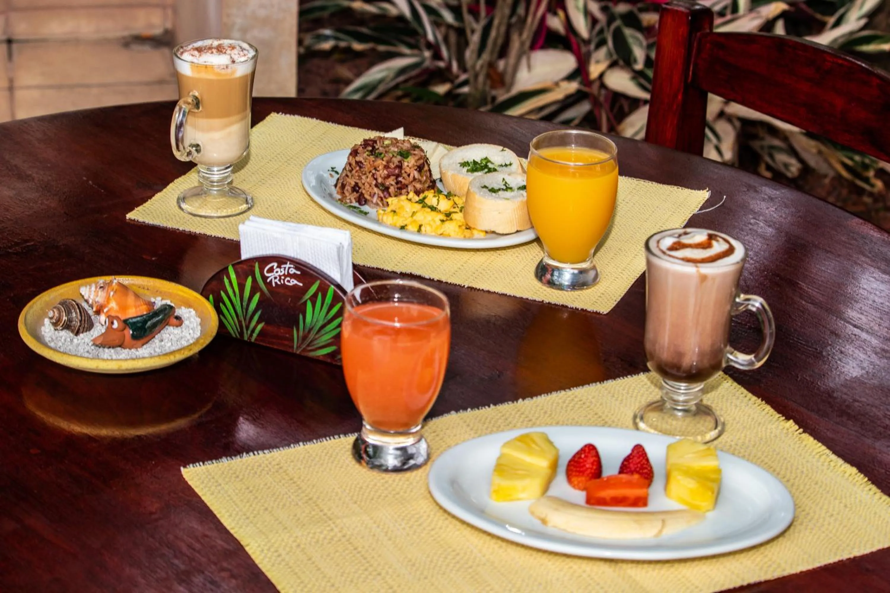 Food and drinks in Hotel La Rosa de America