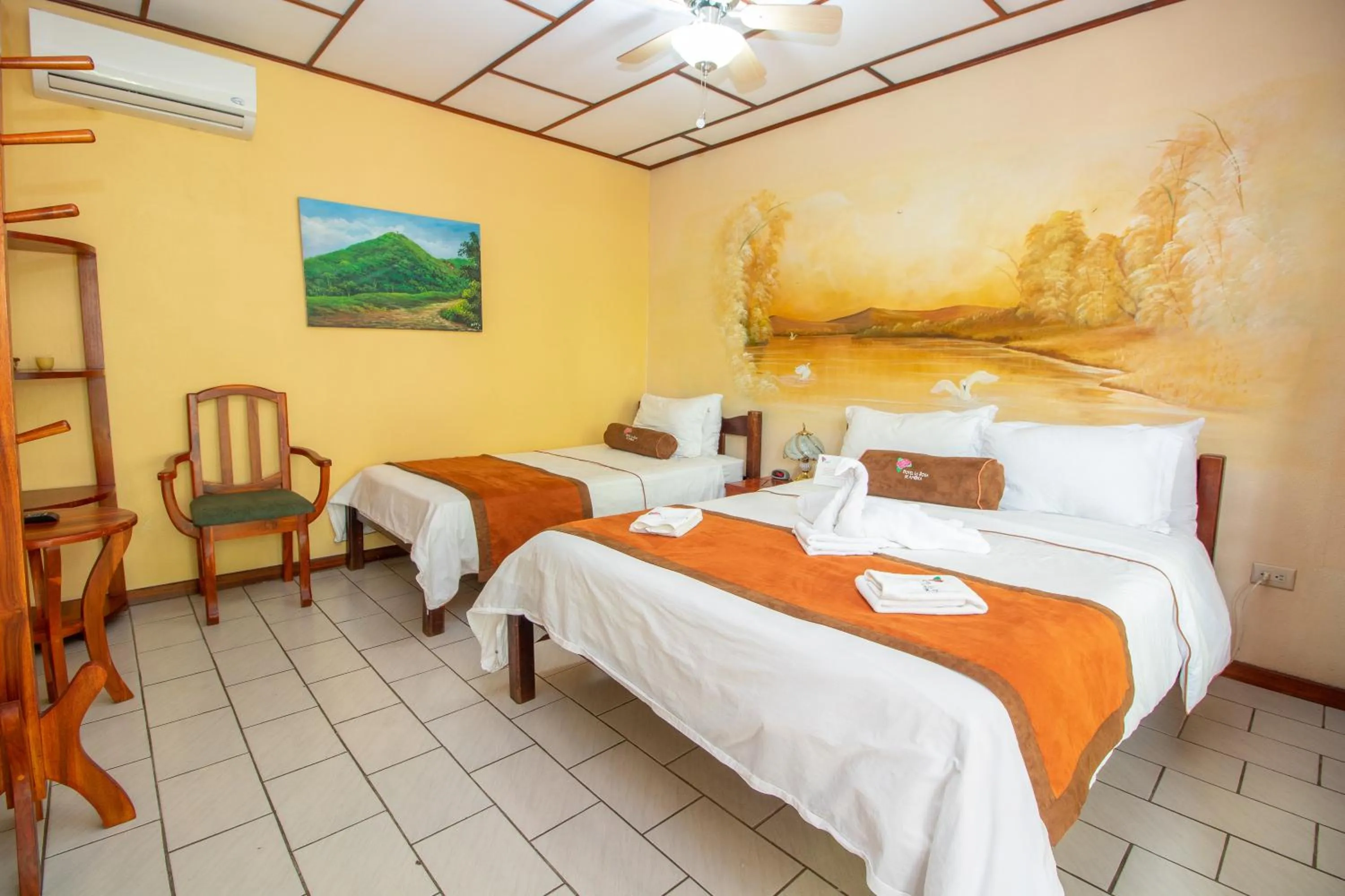 Photo of the whole room, Bed in Hotel La Rosa de America