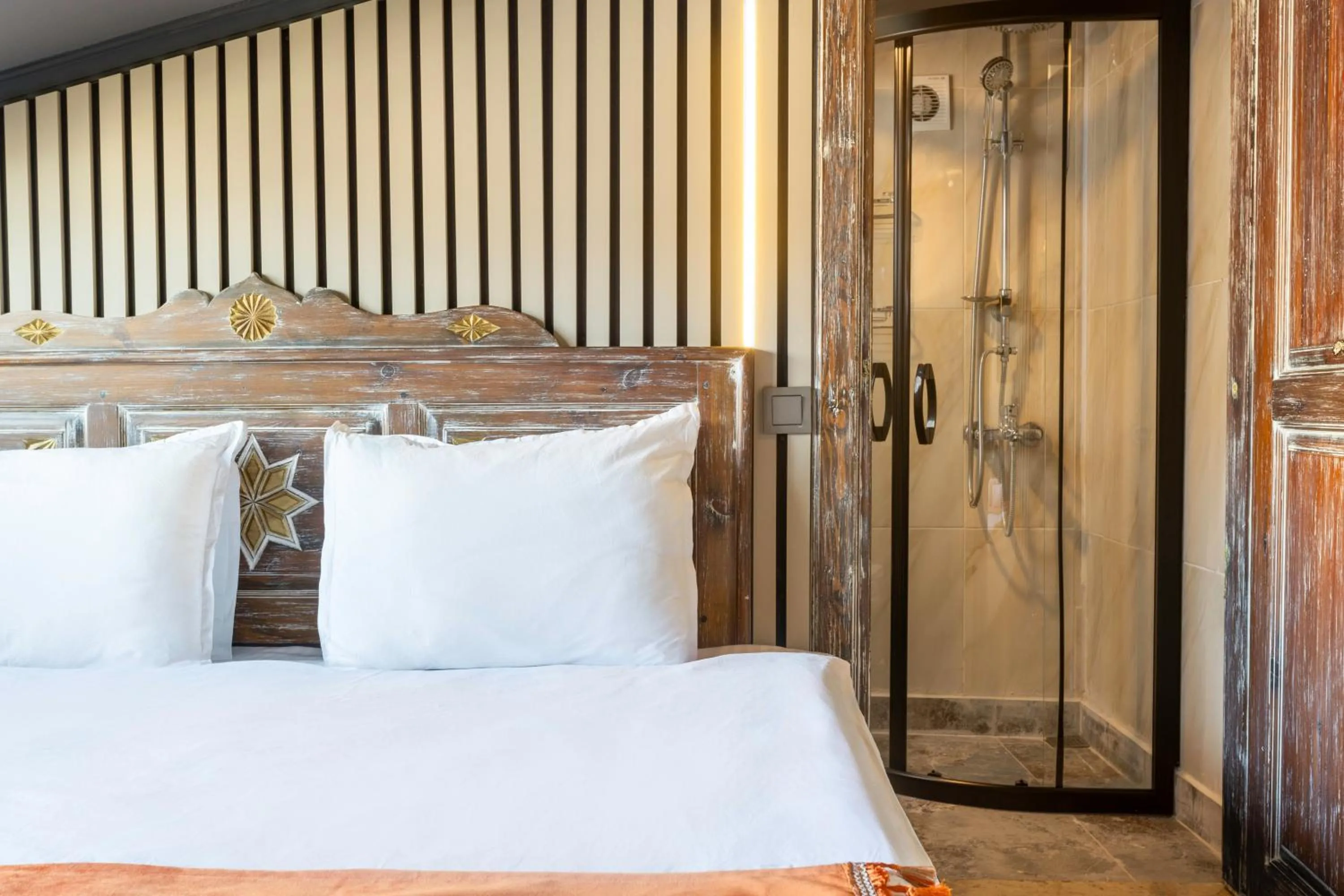 Bed in Wonder Wood Hotel